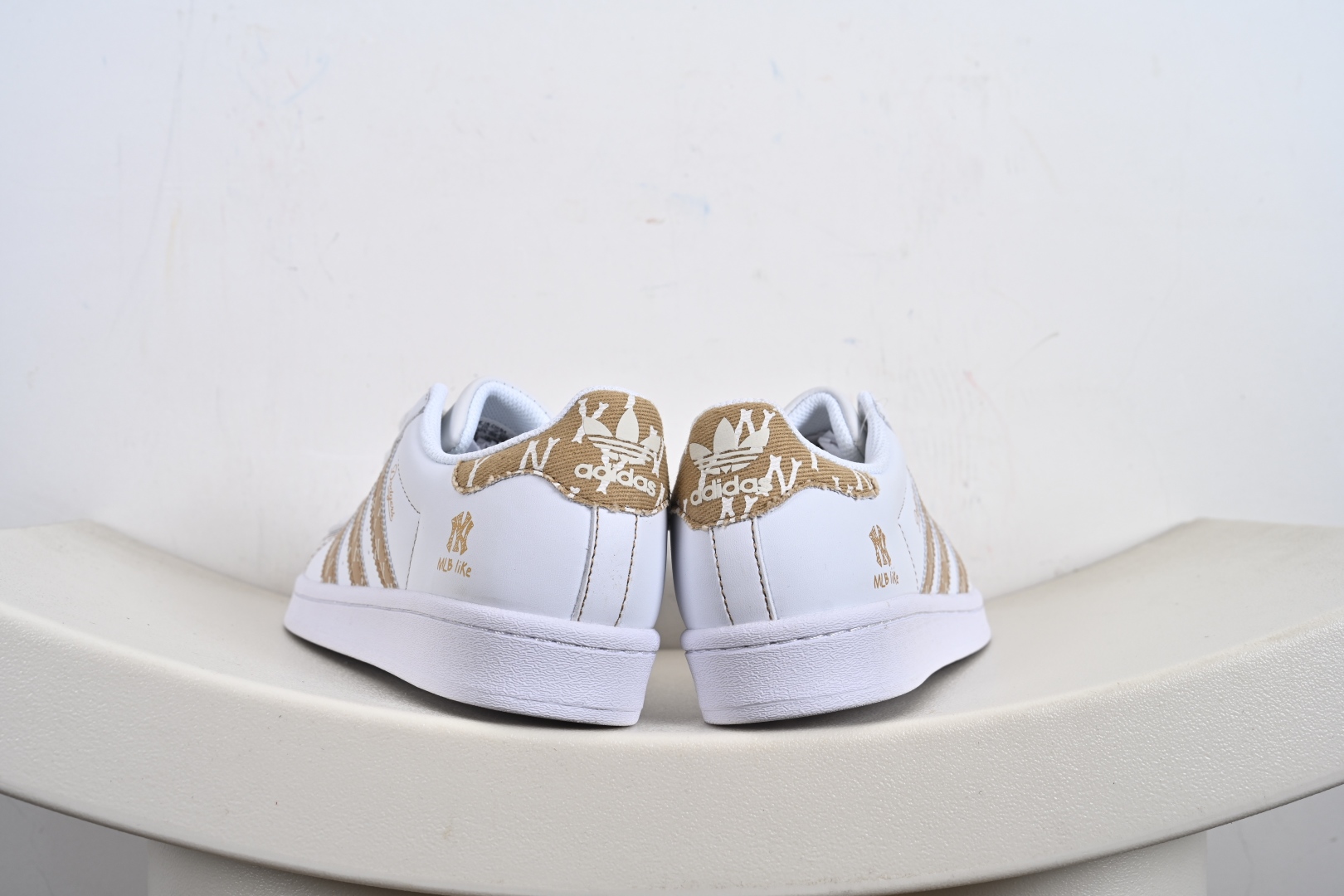 Adidas Originals Superstar 联名款贝壳头 BZ2534