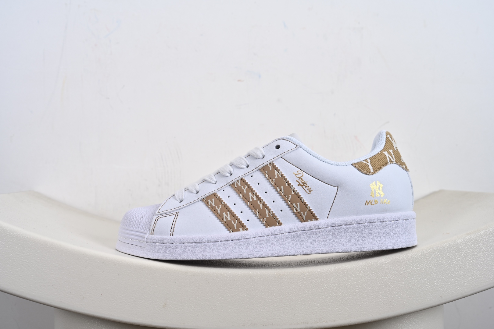Adidas Originals Superstar 联名款贝壳头 BZ2534