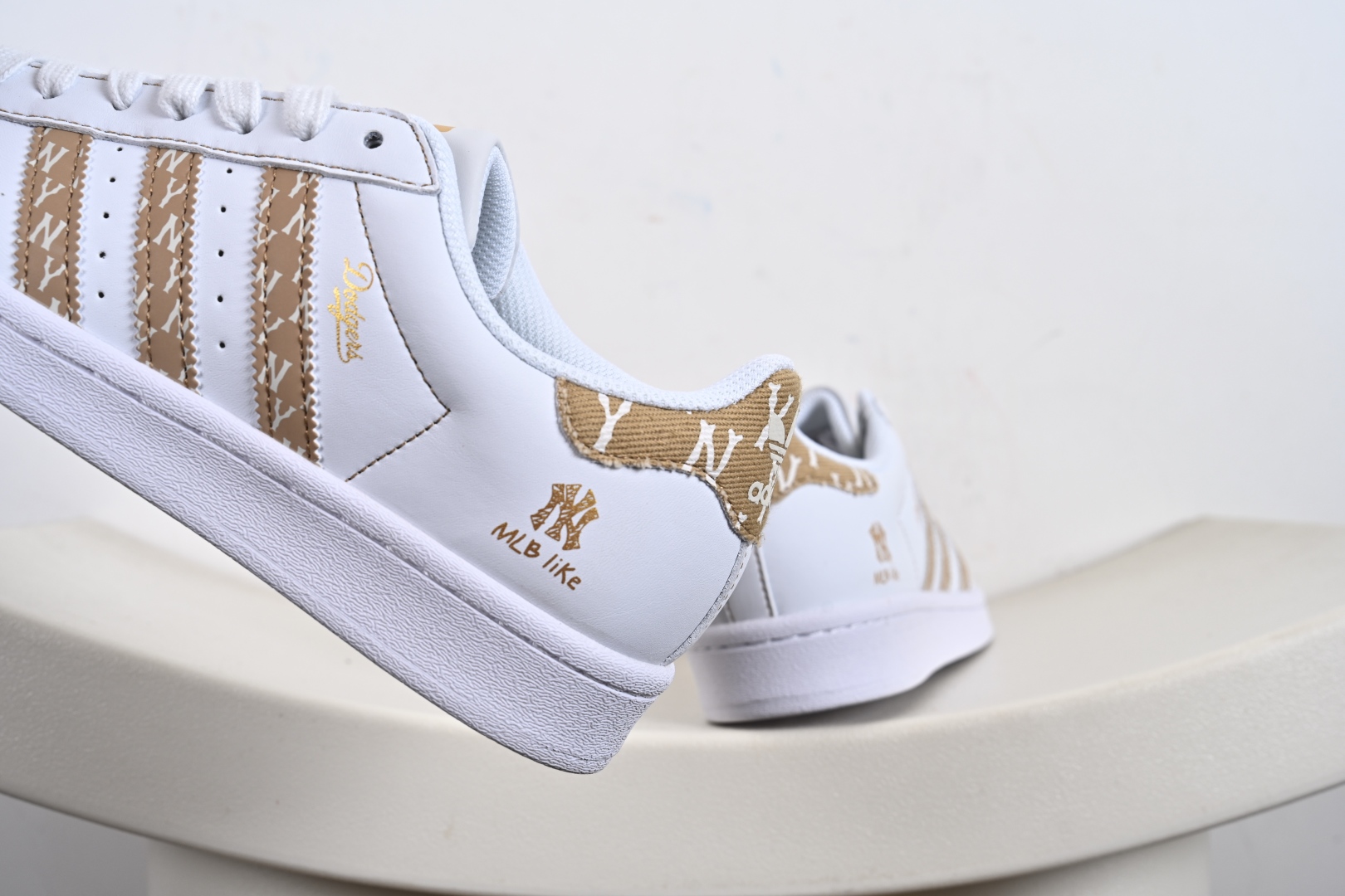 Adidas Originals Superstar 联名款贝壳头 BZ2534