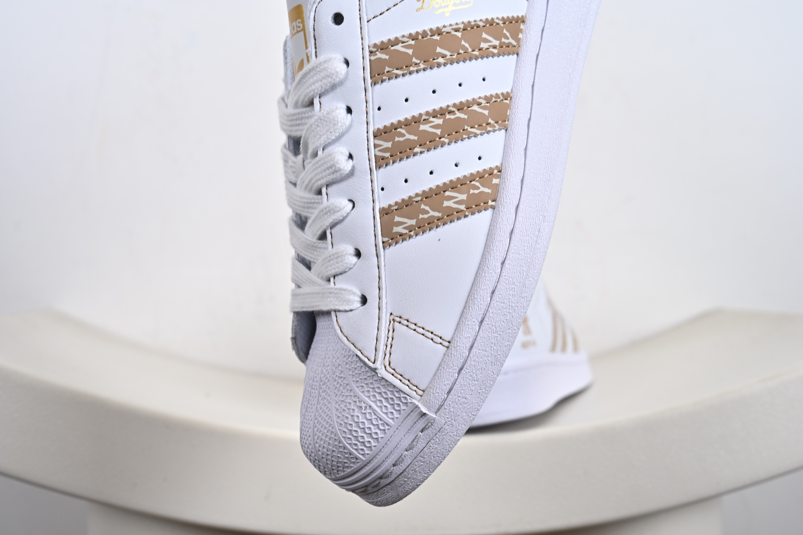 Adidas Originals Superstar 联名款贝壳头 BZ2534