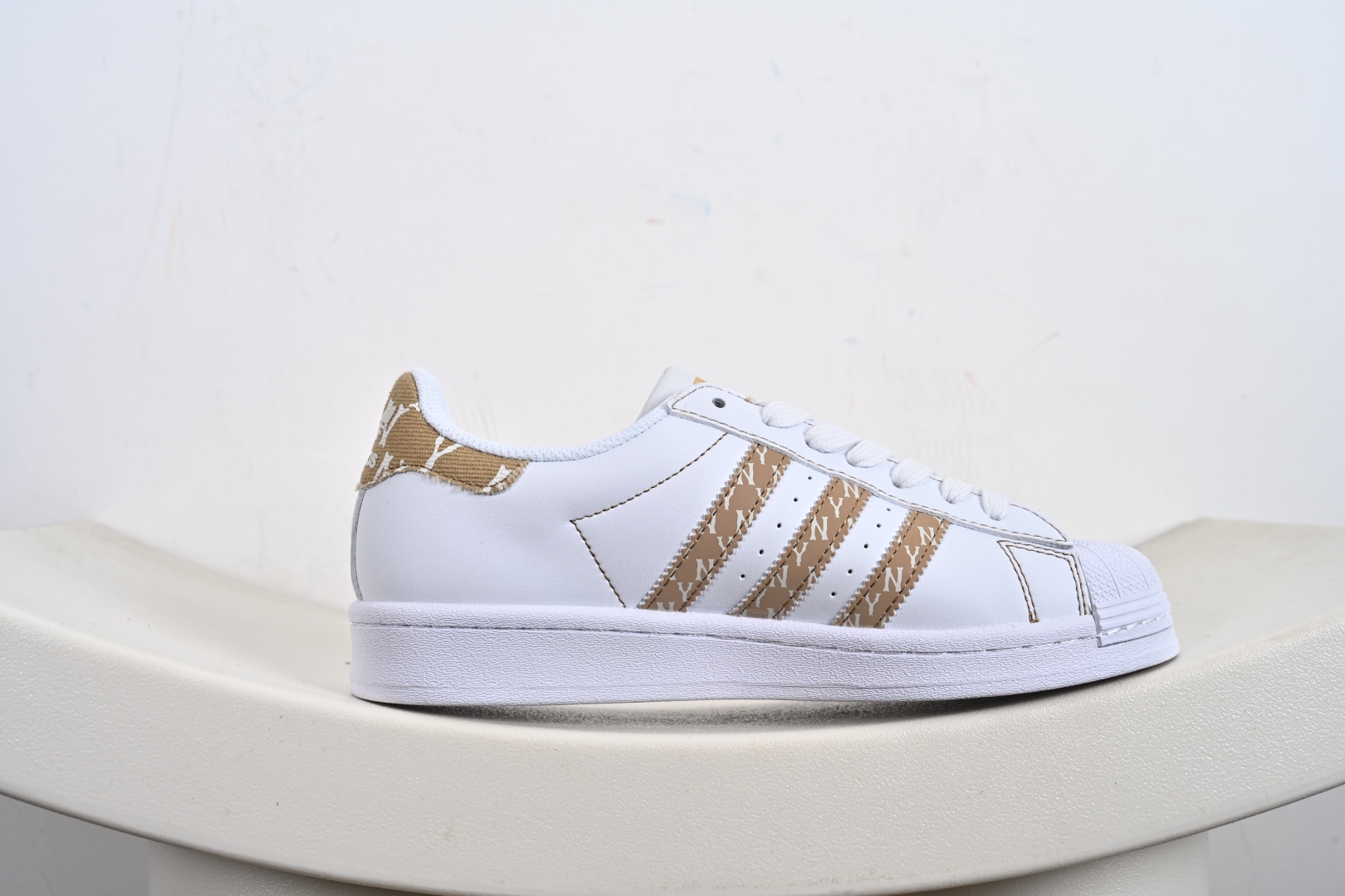 Adidas Originals Superstar 联名款贝壳头 BZ2534