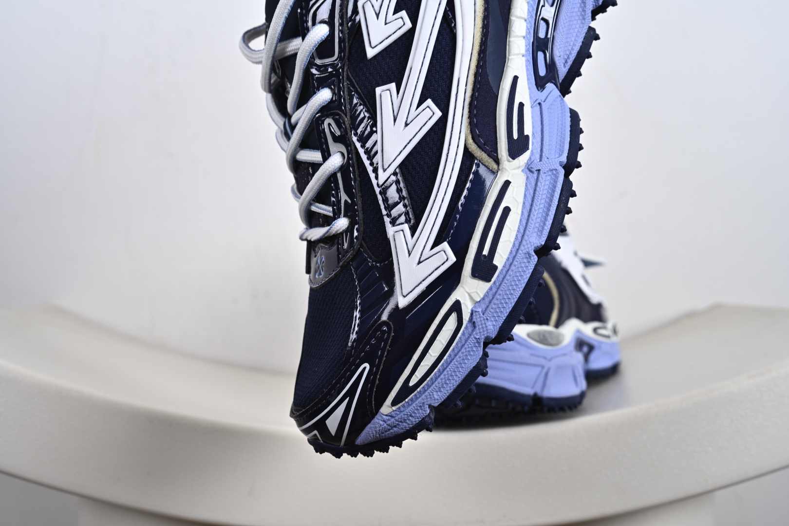 Off-White Be Right Back Sneaker BRB系列低帮三箭头增高老爹风登山厚底增高休闲运动鞋“奶白黑三箭头”OMIA295C99FAB0000032