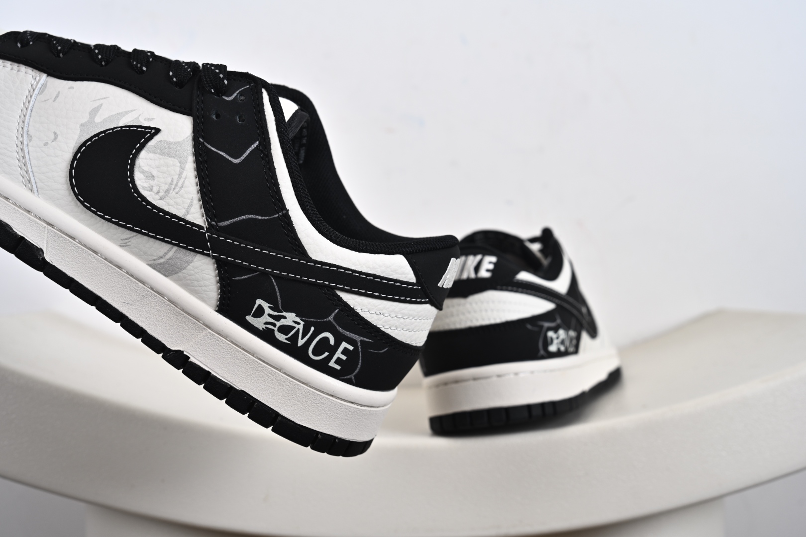 定制版 NK Dunk Low“DANCE—黑白拼接色” 低帮休闲板鞋 XD6188-051
