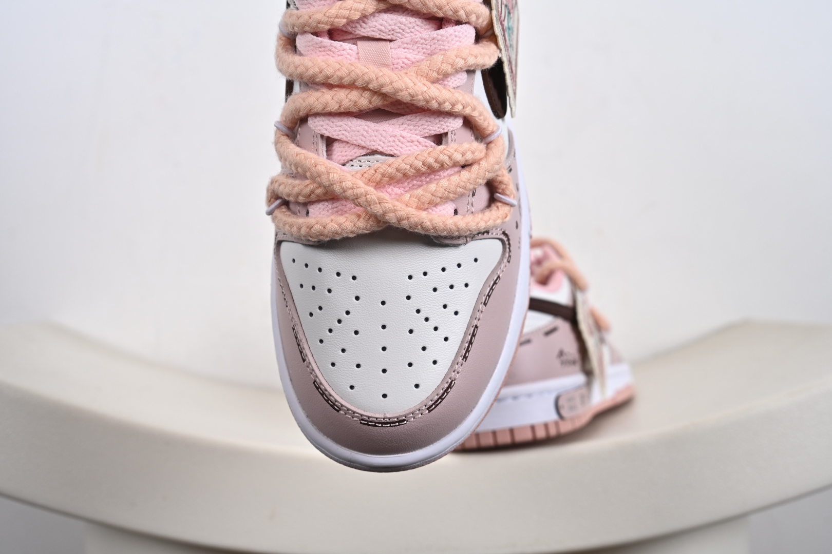 Nike SB Dunk Low 白粉 绑带 低帮休闲板鞋 DO6485-600