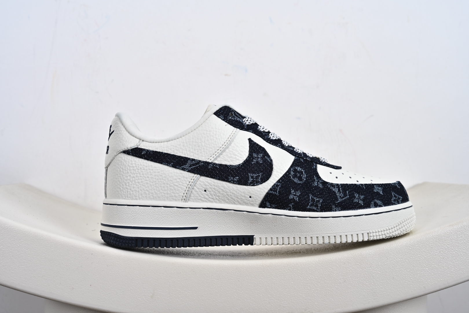 Nike Air Force 1 Low 07 x Louis Vuitton 黑白牛仔满天星 SC0601-553