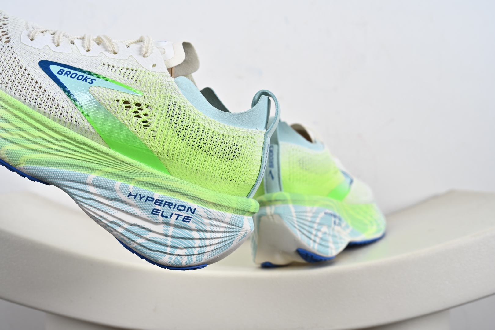 200 Brooks Hyperion Elite 4 PB 布鲁克斯龙卷风4 休闲透气缓震运动鞋 1000461D 488