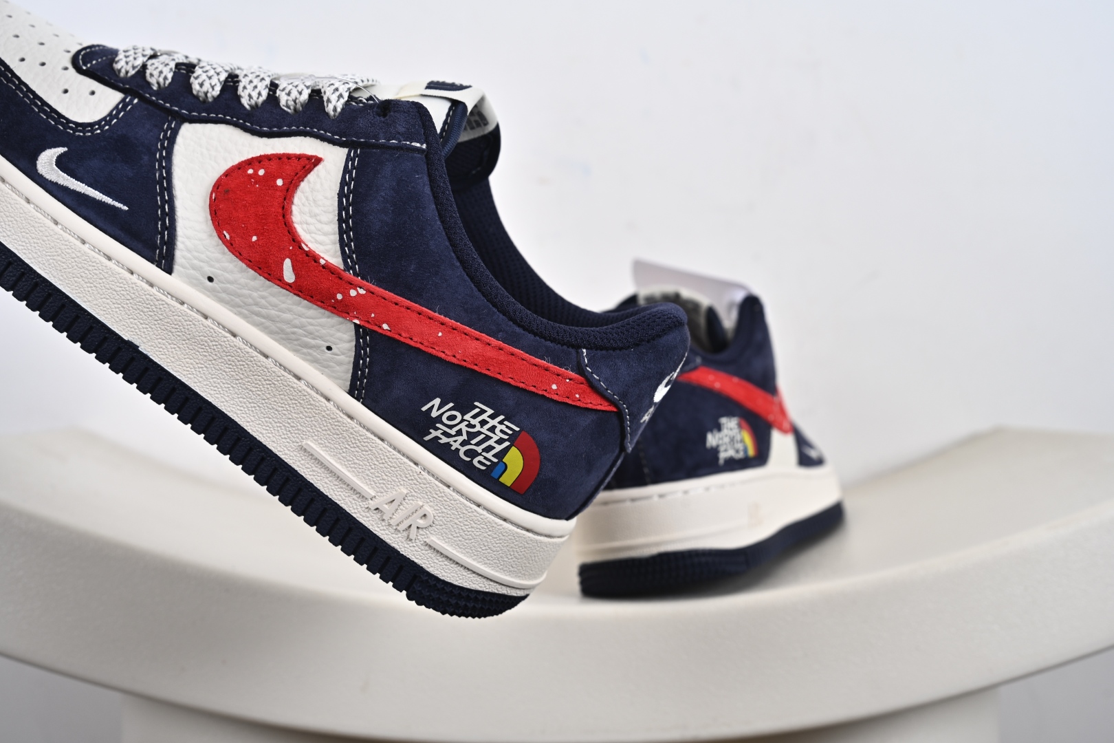 240 NIke Air Force 1 '07 Low 空军一号低帮 运动鞋 HS8068-045