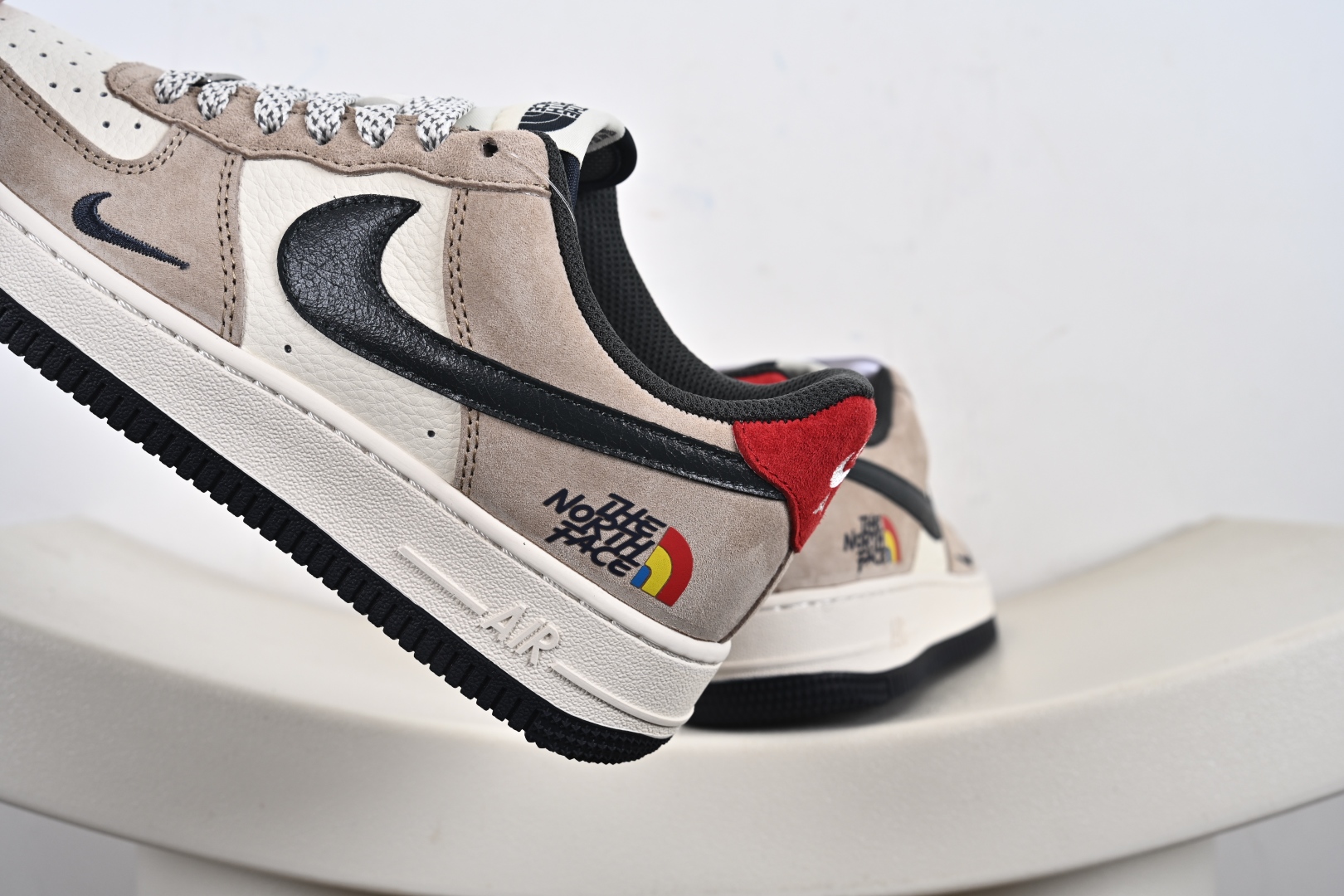 NIke Air Force 1 '07 Low 空军一号低帮 运动鞋 休闲鞋 HS8068-051