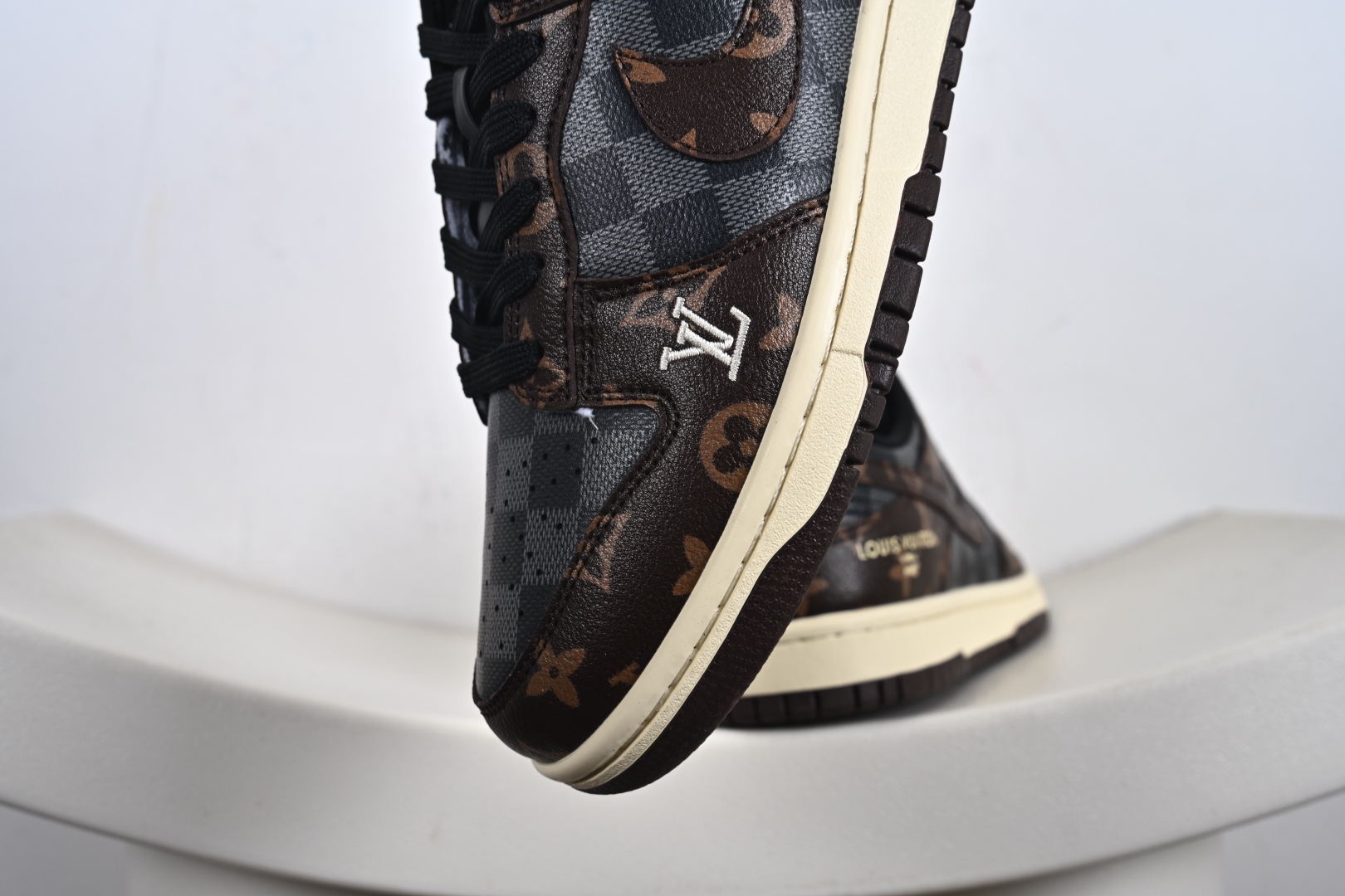 定制版 Louis Vuitton x Nike Dunk SB Low 路易威登LV x 耐克 SB 低帮 棕黑色 SC0601-453