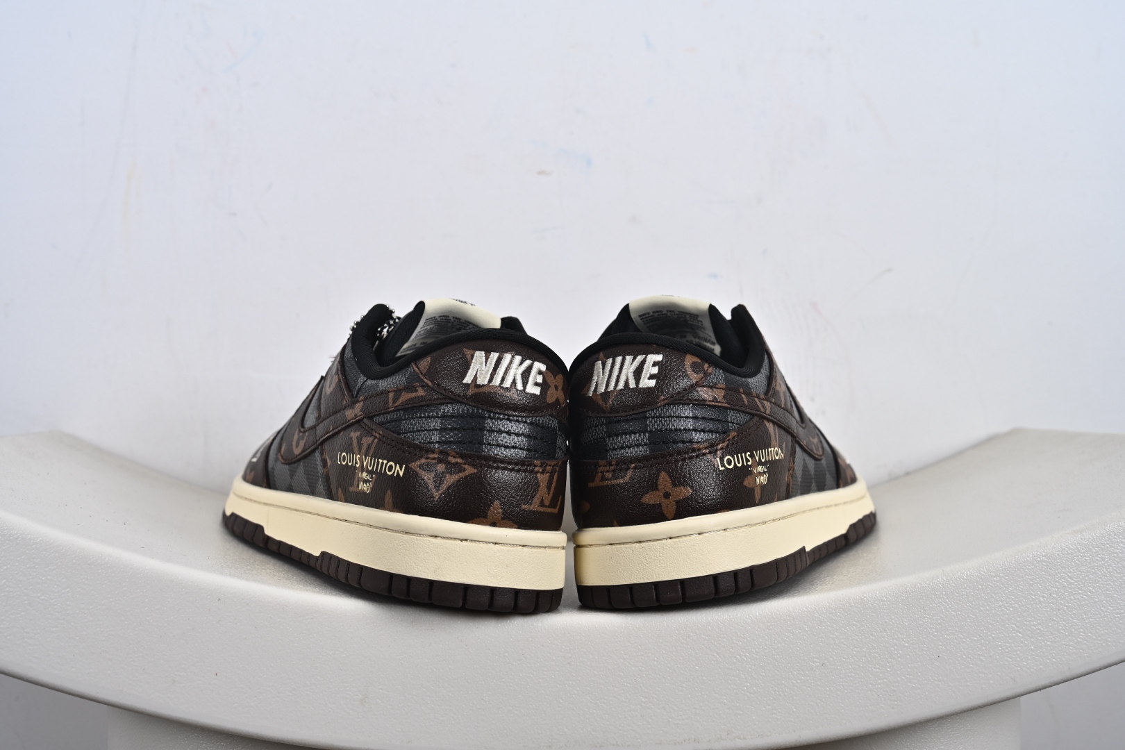 定制版 Louis Vuitton x Nike Dunk SB Low 路易威登LV x 耐克 SB 低帮 棕黑色 SC0601-453