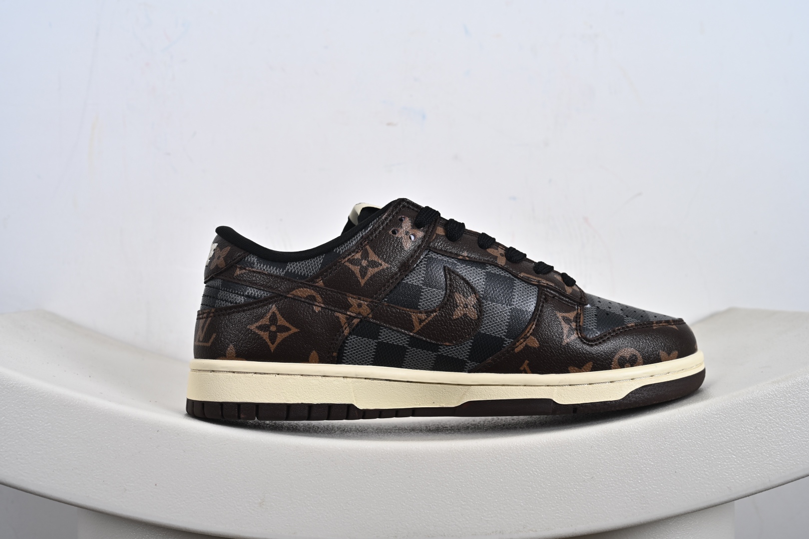 定制版 Louis Vuitton x Nike Dunk SB Low 路易威登LV x 耐克 SB 低帮 棕黑色 SC0601-453
