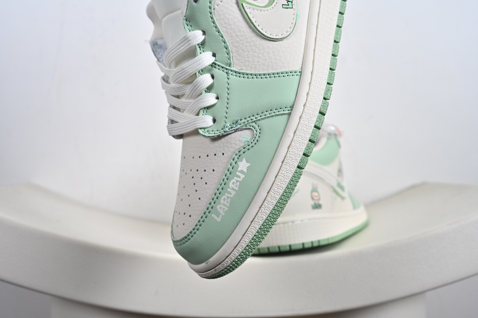 定制版 Air Jordan 1 Retro Low x LABUBU 米绿拉布布 QR2025-006