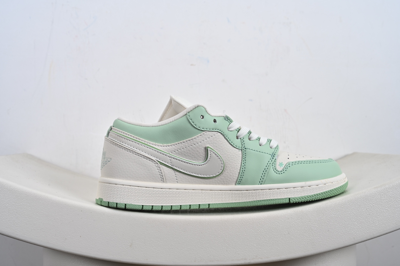 定制版 Air Jordan 1 Retro Low x LABUBU 米绿拉布布 QR2025-006