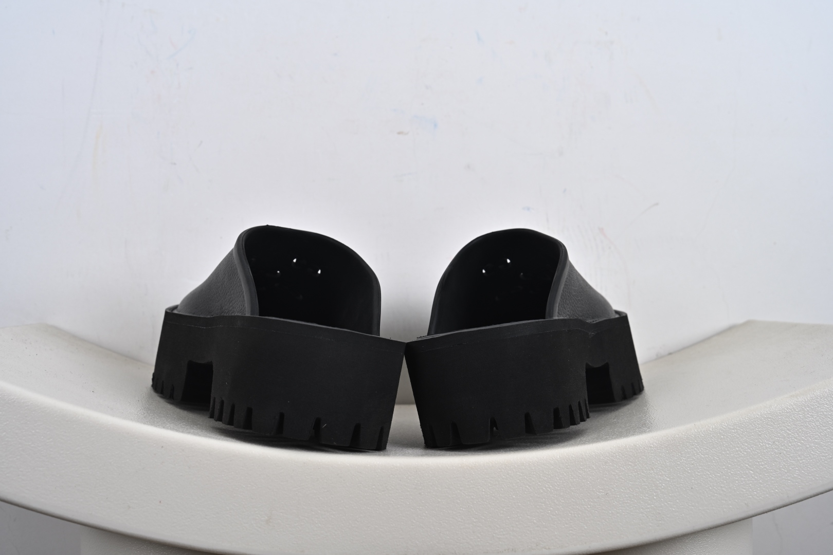 经典意大利时装奢饰品牌·古驰GUCCI Elea Logo Slip On Sandal 拖鞋式凉鞋“巧克力棕镂空GG互扣 663577 JFB00 9022