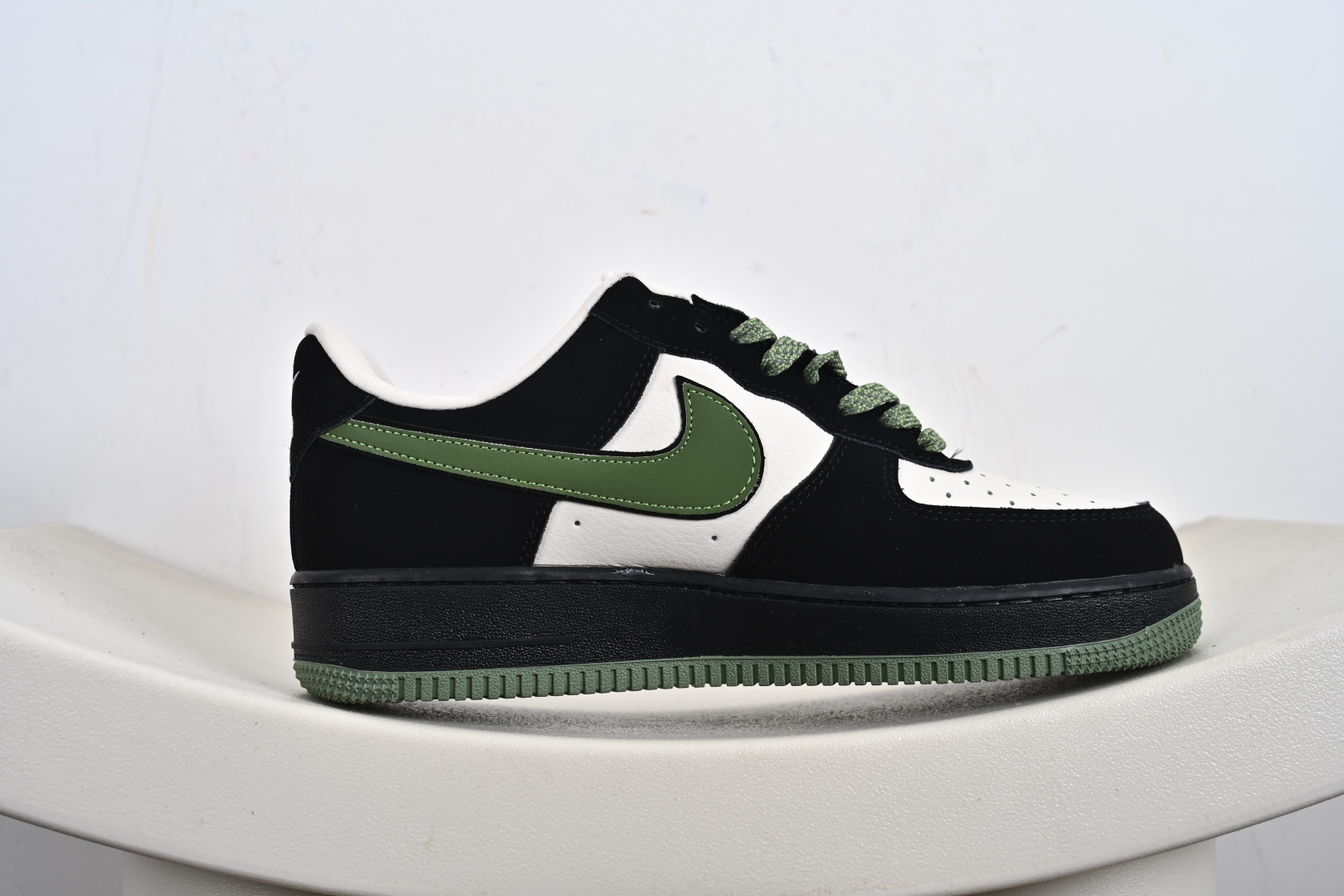 Nike Air Force 1 '07 Low “斯图西联名——米黑绿红标”空军一号 低帮 运动鞋 休闲鞋 KJ1688-014