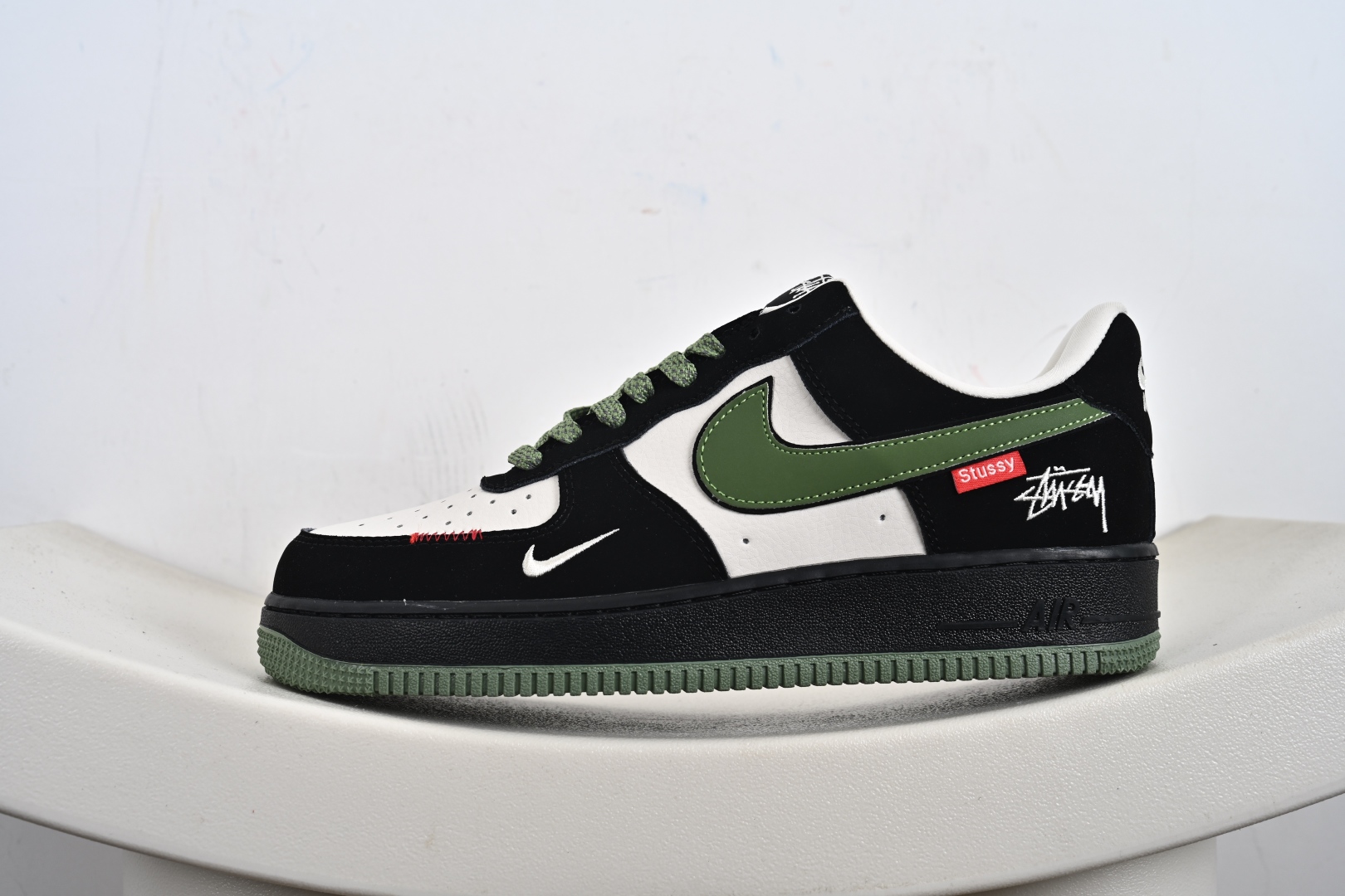 Nike Air Force 1 '07 Low “斯图西联名——米黑绿红标”空军一号 低帮 运动鞋 休闲鞋 KJ1688-014