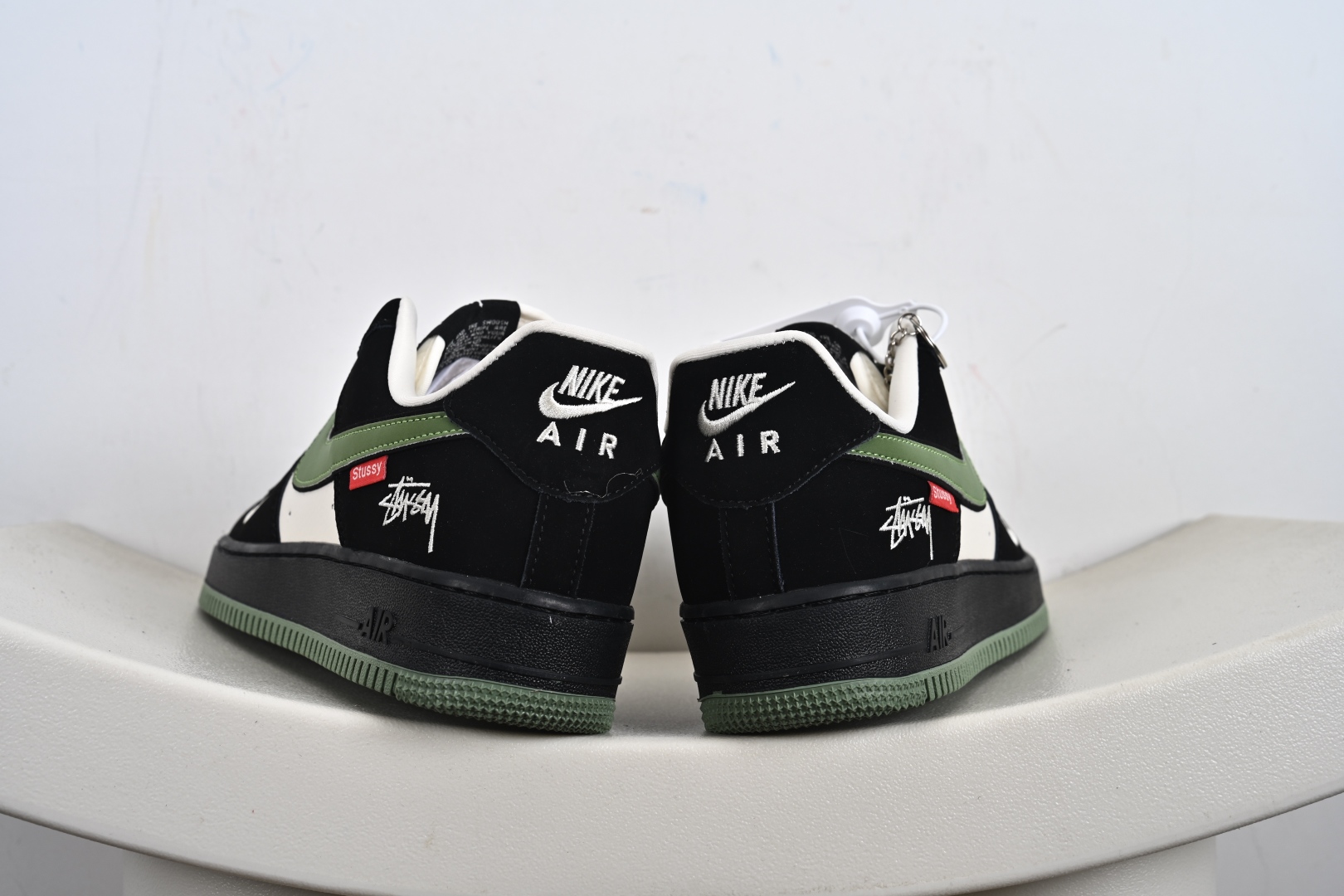 Nike Air Force 1 '07 Low “斯图西联名——米黑绿红标”空军一号 低帮 运动鞋 休闲鞋 KJ1688-014
