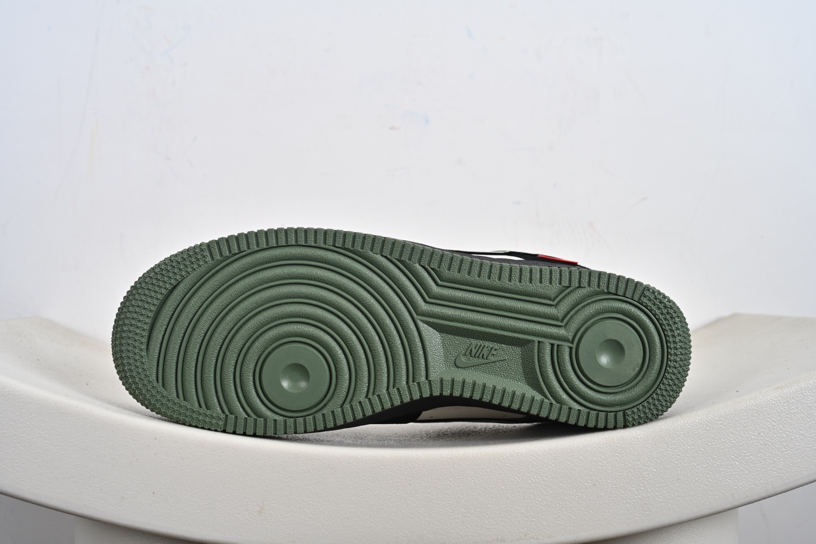 Nike Air Force 1 '07 Low “斯图西联名——米黑绿红标”空军一号 低帮 运动鞋 休闲鞋 KJ1688-014