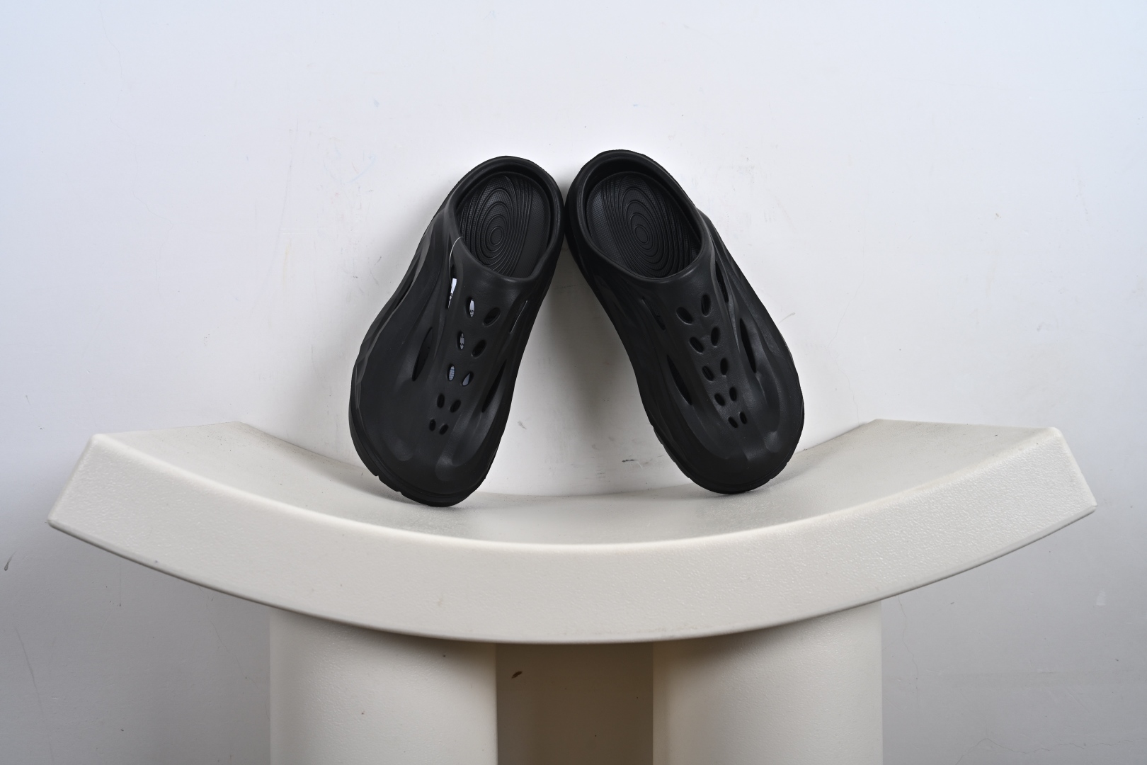 110 美国新兴跑鞋品牌Hoka One One Ora Recovery Slide 奥拉系列舒适泡棉厚底增高水路两用休闲户外露营洞洞鞋凉拖鞋