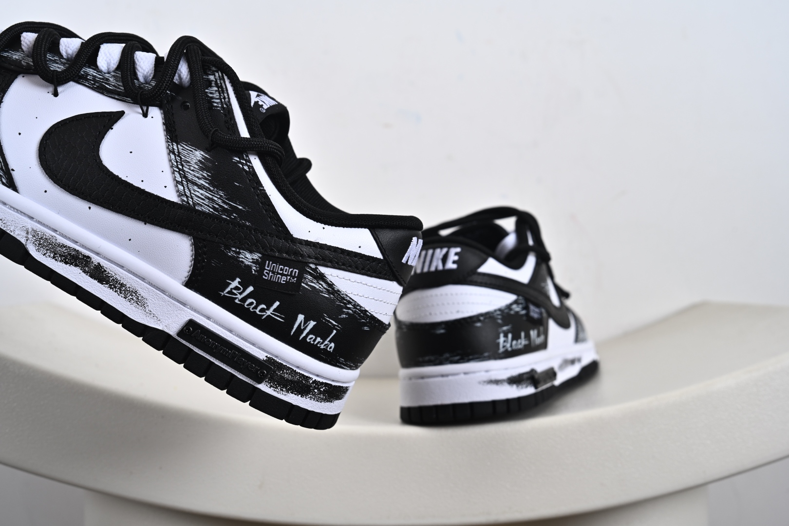 Nike Dunk Low 死神曼巴 黑白 此款以经典黑白美学为主色调 DD1391-100