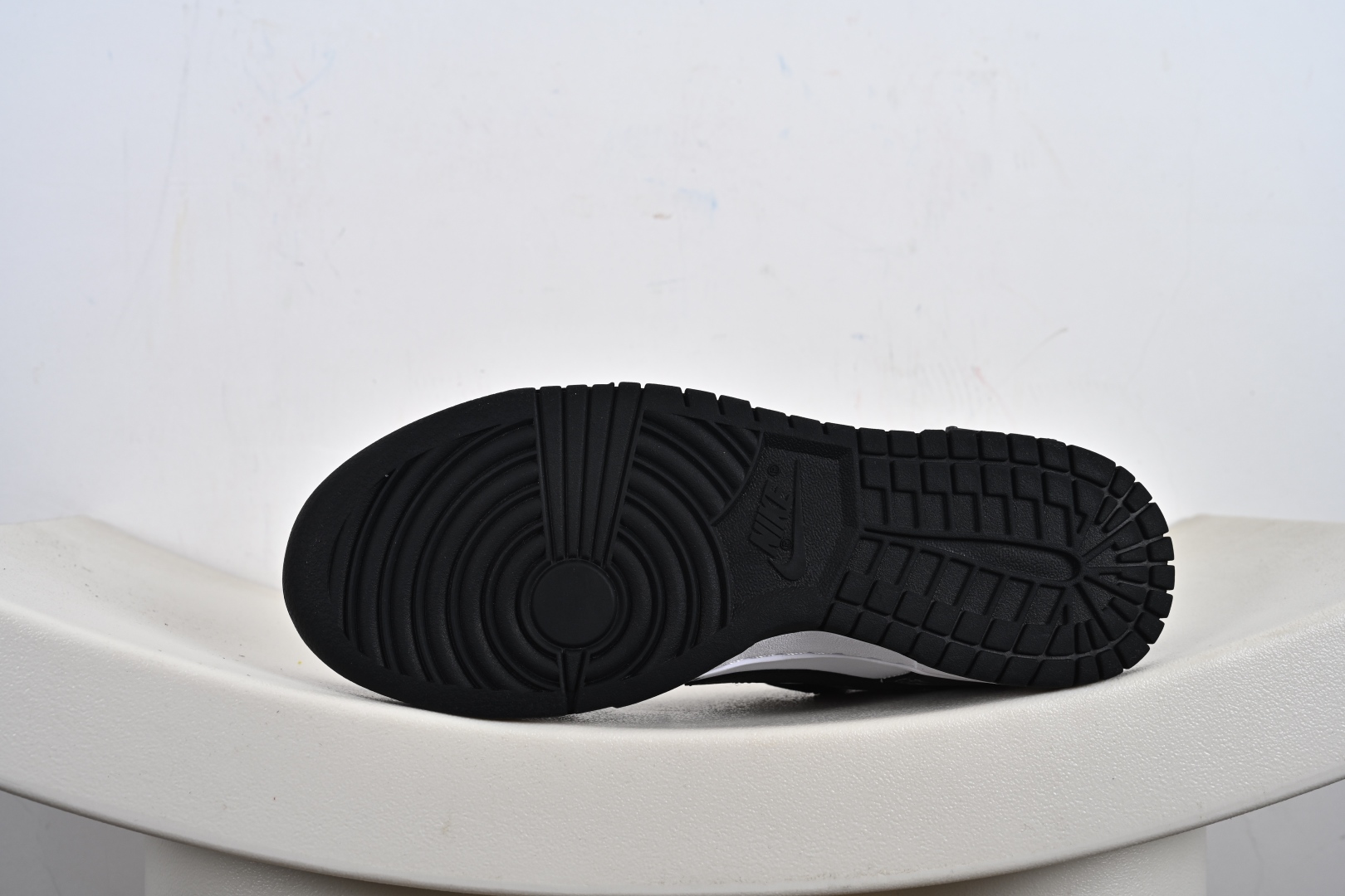 Nike Dunk Low 死神曼巴 黑白 此款以经典黑白美学为主色调 DD1391-100