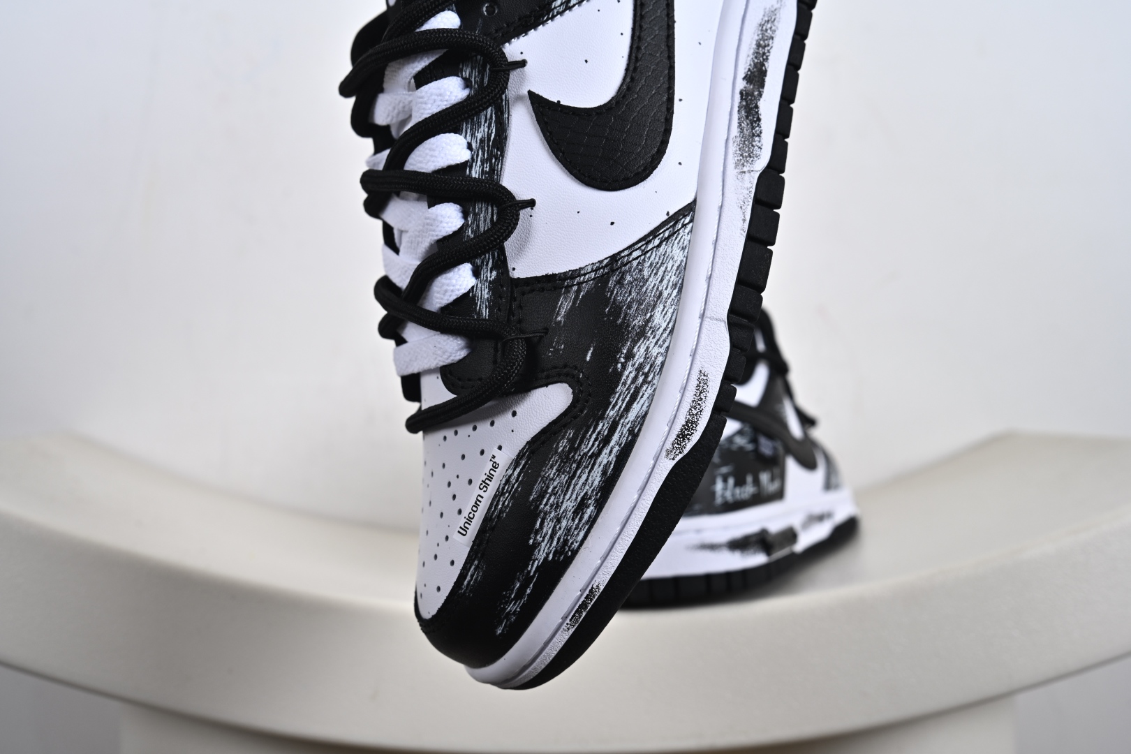 Nike Dunk Low 死神曼巴 黑白 此款以经典黑白美学为主色调 DD1391-100