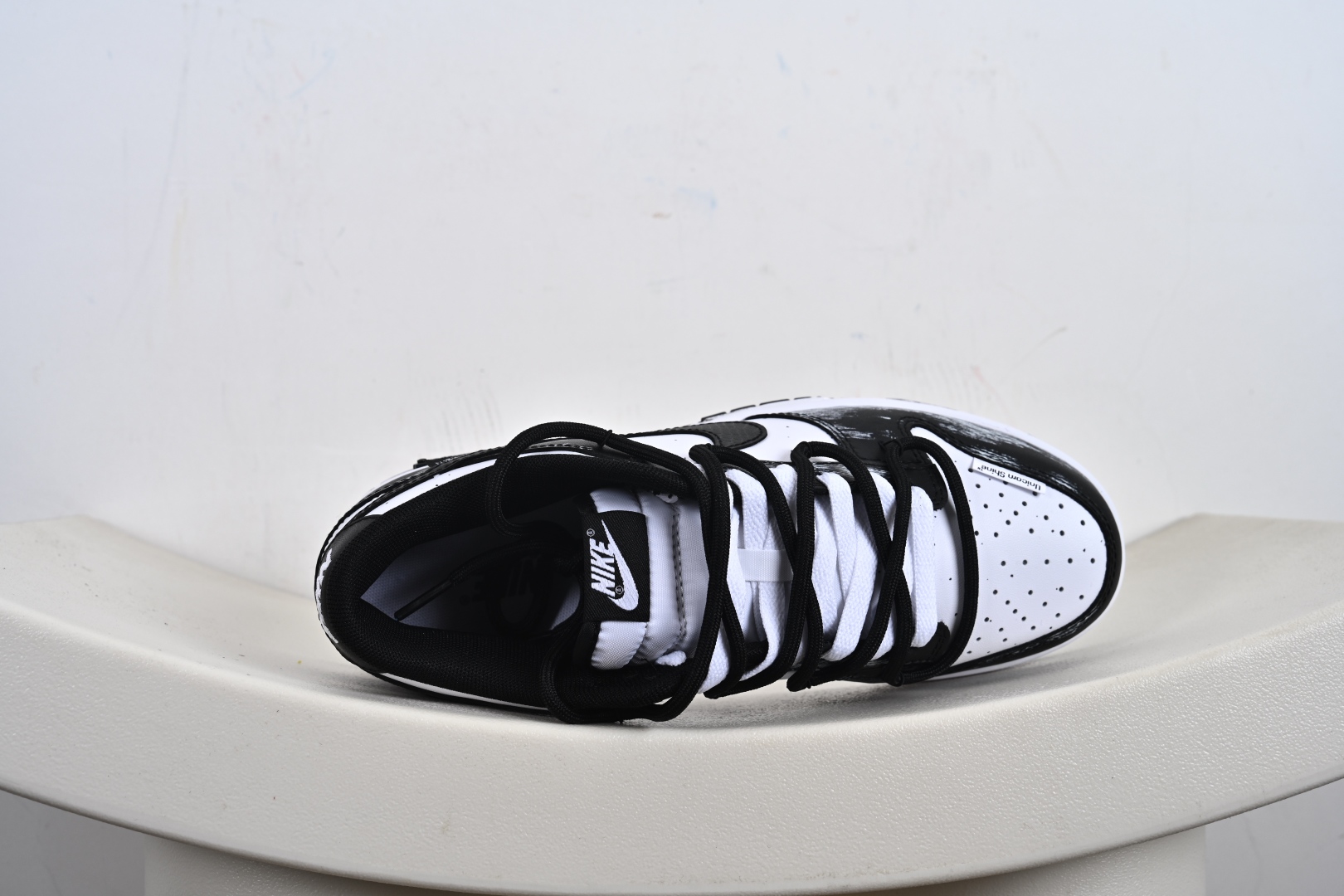 Nike Dunk Low 死神曼巴 黑白 此款以经典黑白美学为主色调 DD1391-100