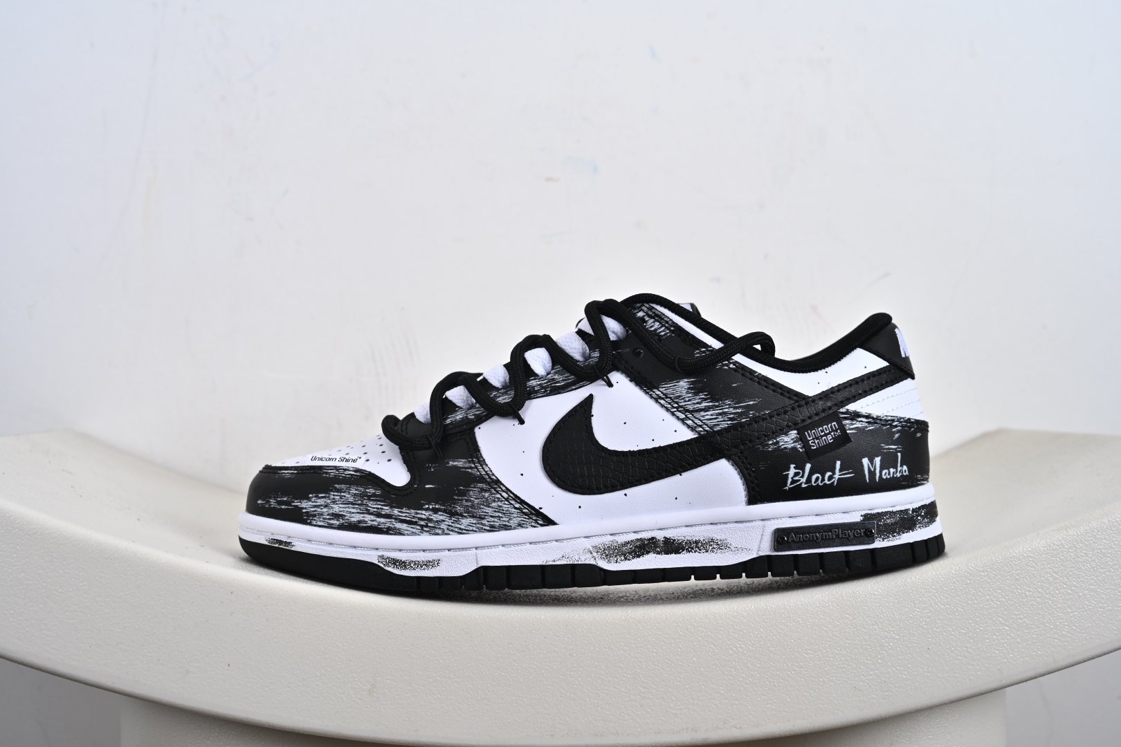 Nike Dunk Low 死神曼巴 黑白 此款以经典黑白美学为主色调 DD1391-100