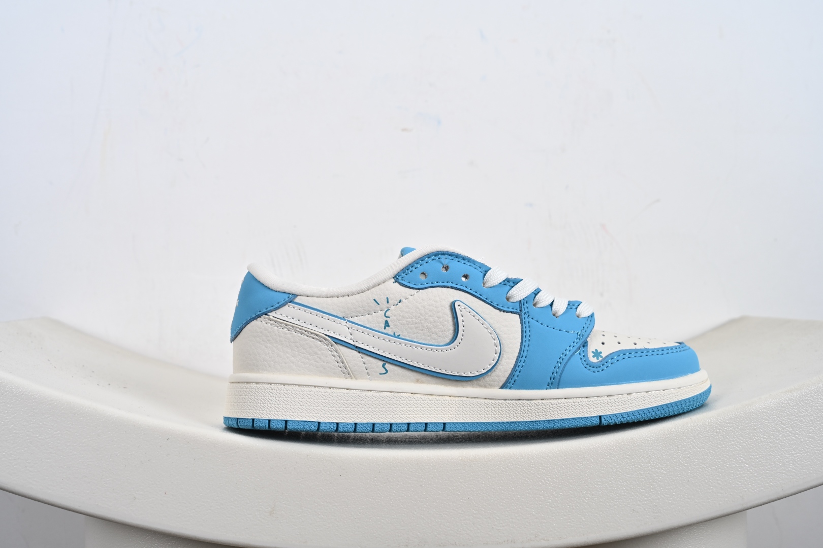 NIKE Dunk Low 联名款 XB1979-021