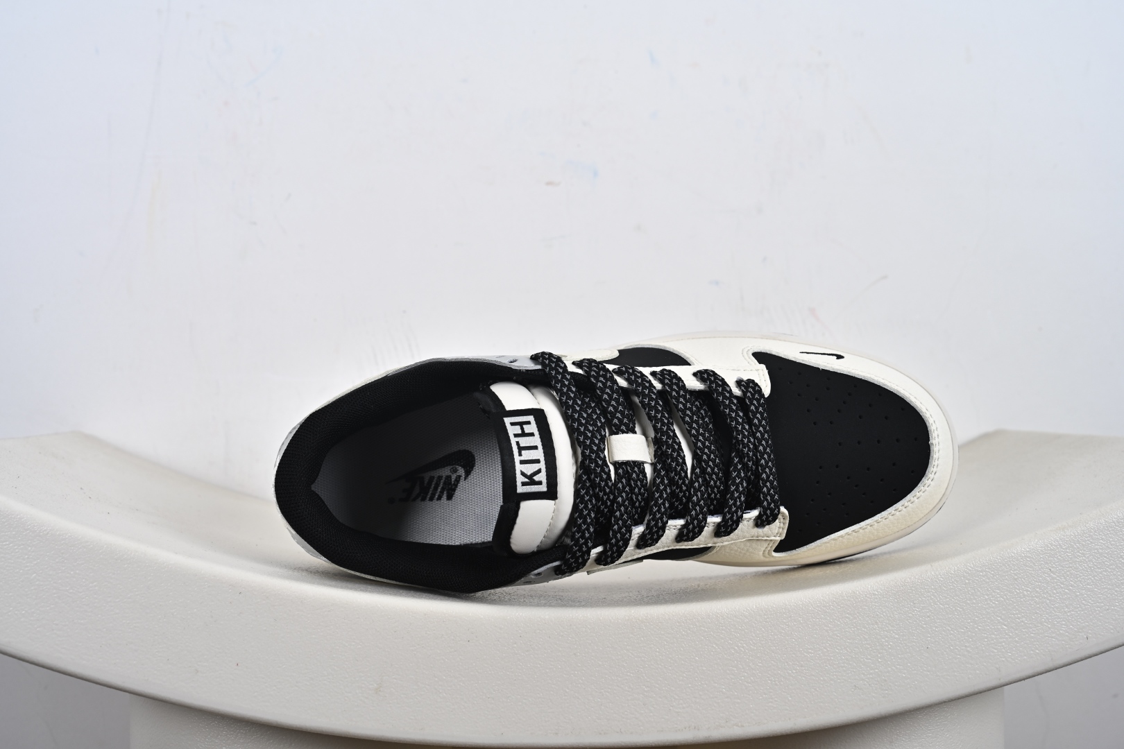 260 海外爆款限量发售！Nike SB Dunk Low “KITH联名——米黑灰三勾” 高端定制 低帮休闲板鞋 QW5836-012