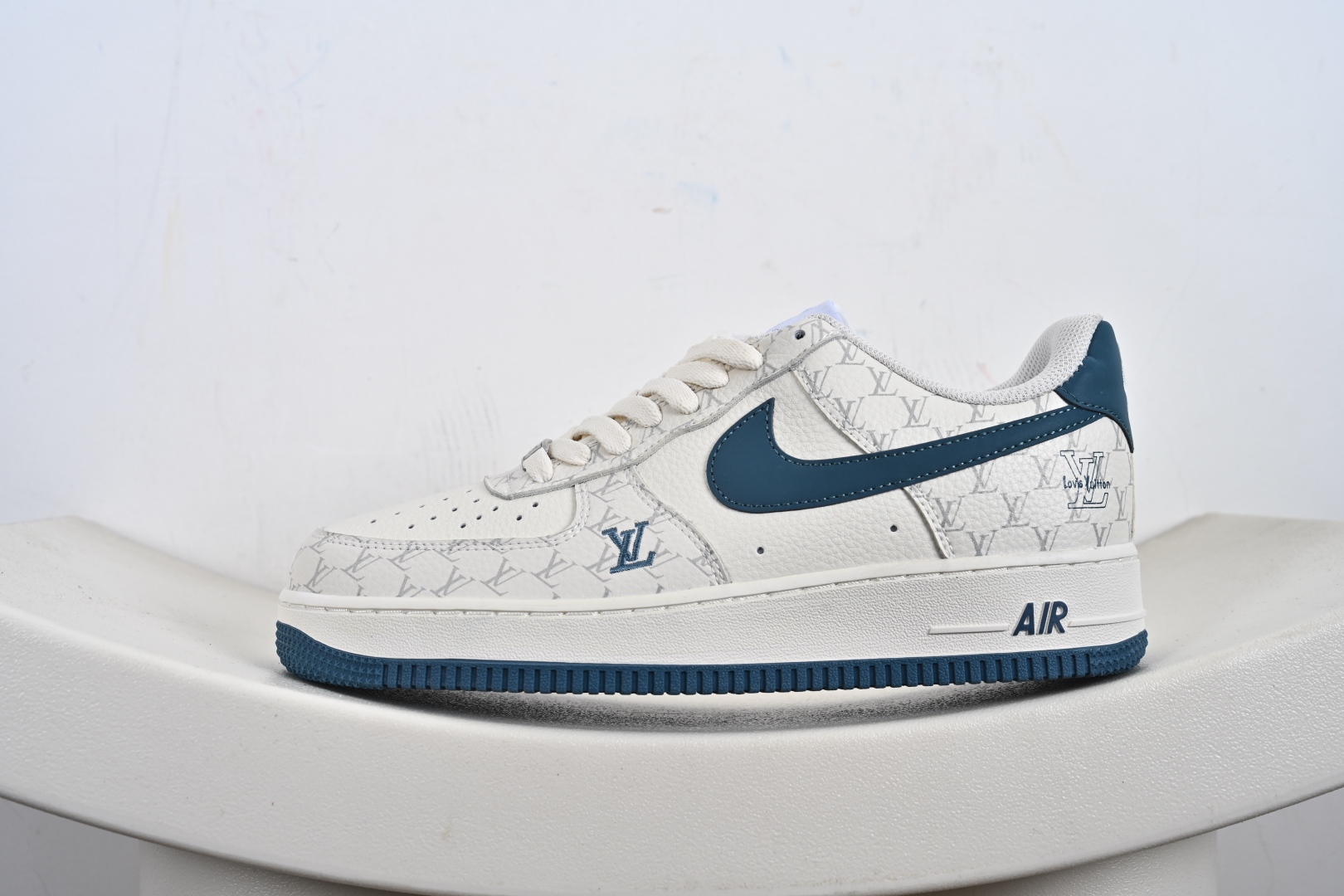 240 NIKE AIR FORCE 1‘07联名款 BZ6880-105