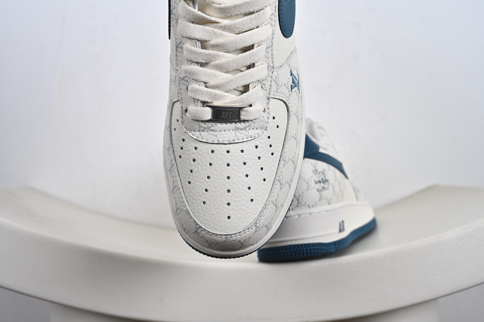 240 NIKE AIR FORCE 1‘07联名款 BZ6880-105