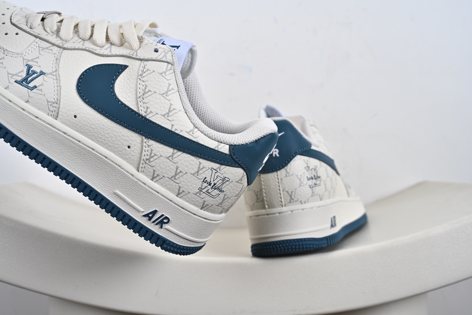 240 NIKE AIR FORCE 1‘07联名款 BZ6880-105