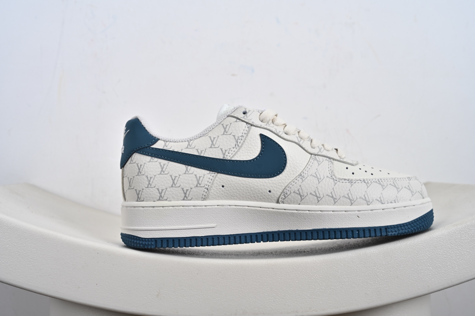 240 NIKE AIR FORCE 1‘07联名款 BZ6880-105