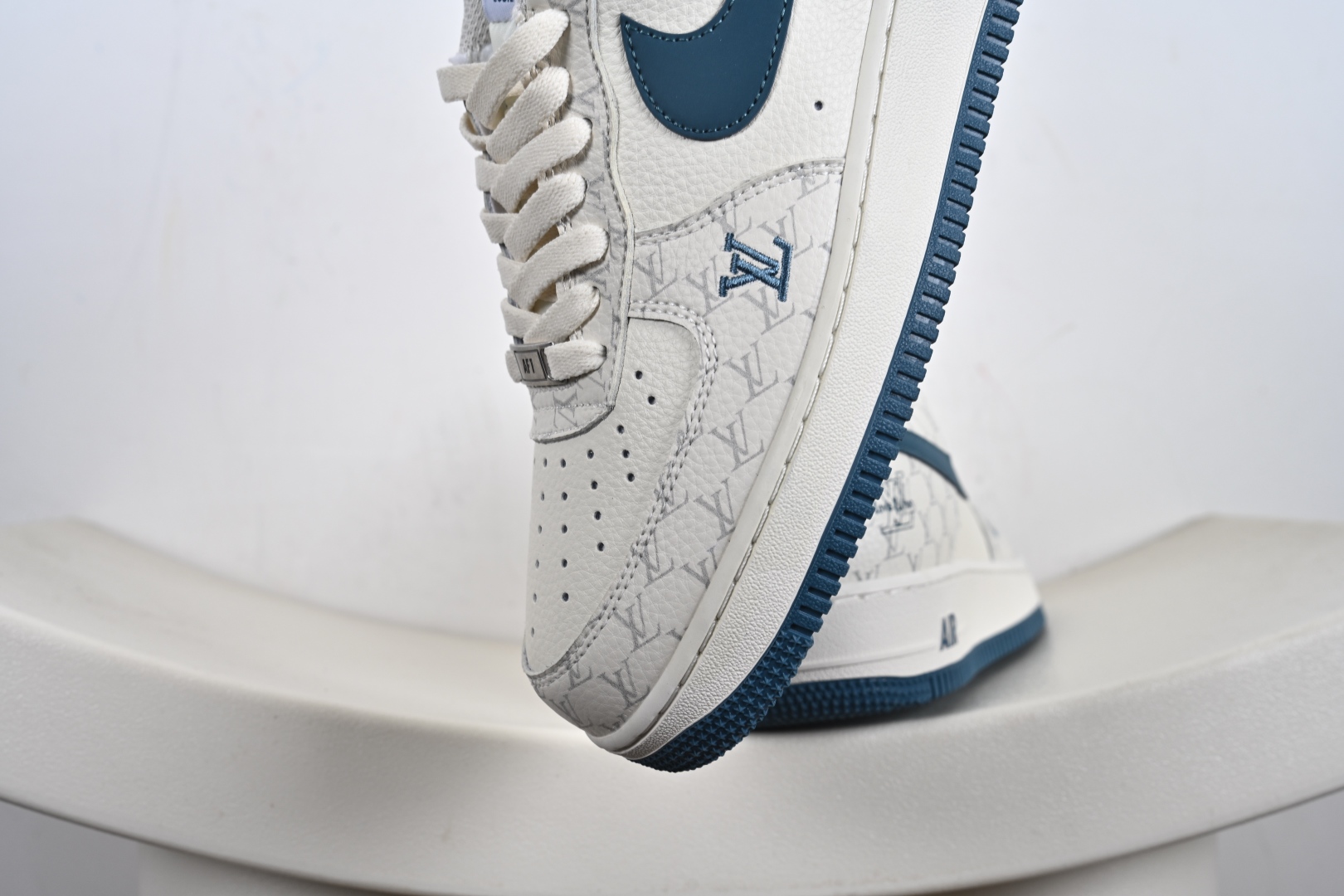 240 NIKE AIR FORCE 1‘07联名款 BZ6880-105