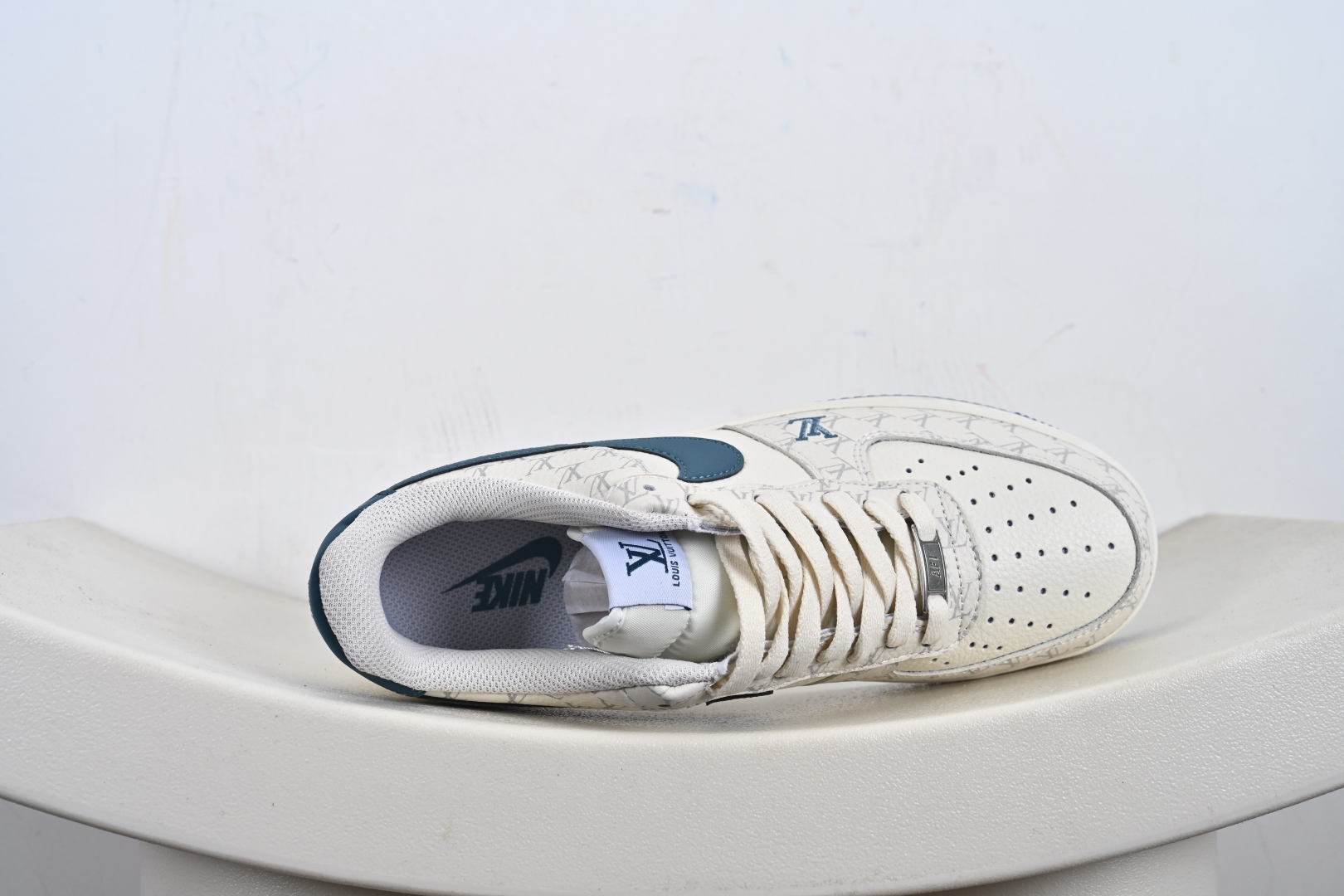 240 NIKE AIR FORCE 1‘07联名款 BZ6880-105