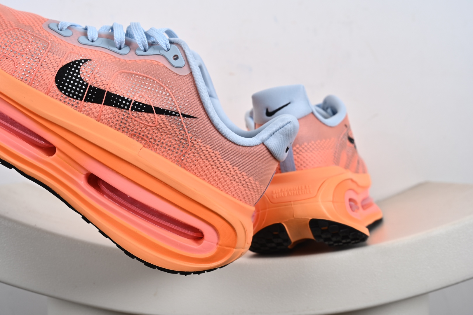 200 Nike ZOOM PREMIUM 耐克 飞马 舒适减震防滑 低帮跑步鞋 FN8453-011