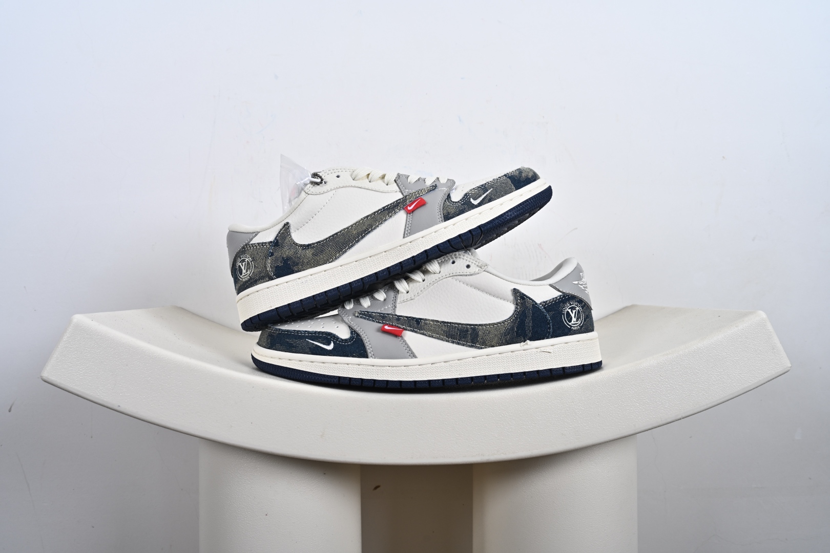 260 定制版 Travis Scott x Fragment Design x Air Jordan 1 Low OG SP AJ1 乔1 LV联名 扎染牛仔 低帮文化休闲板鞋 LD2028-048