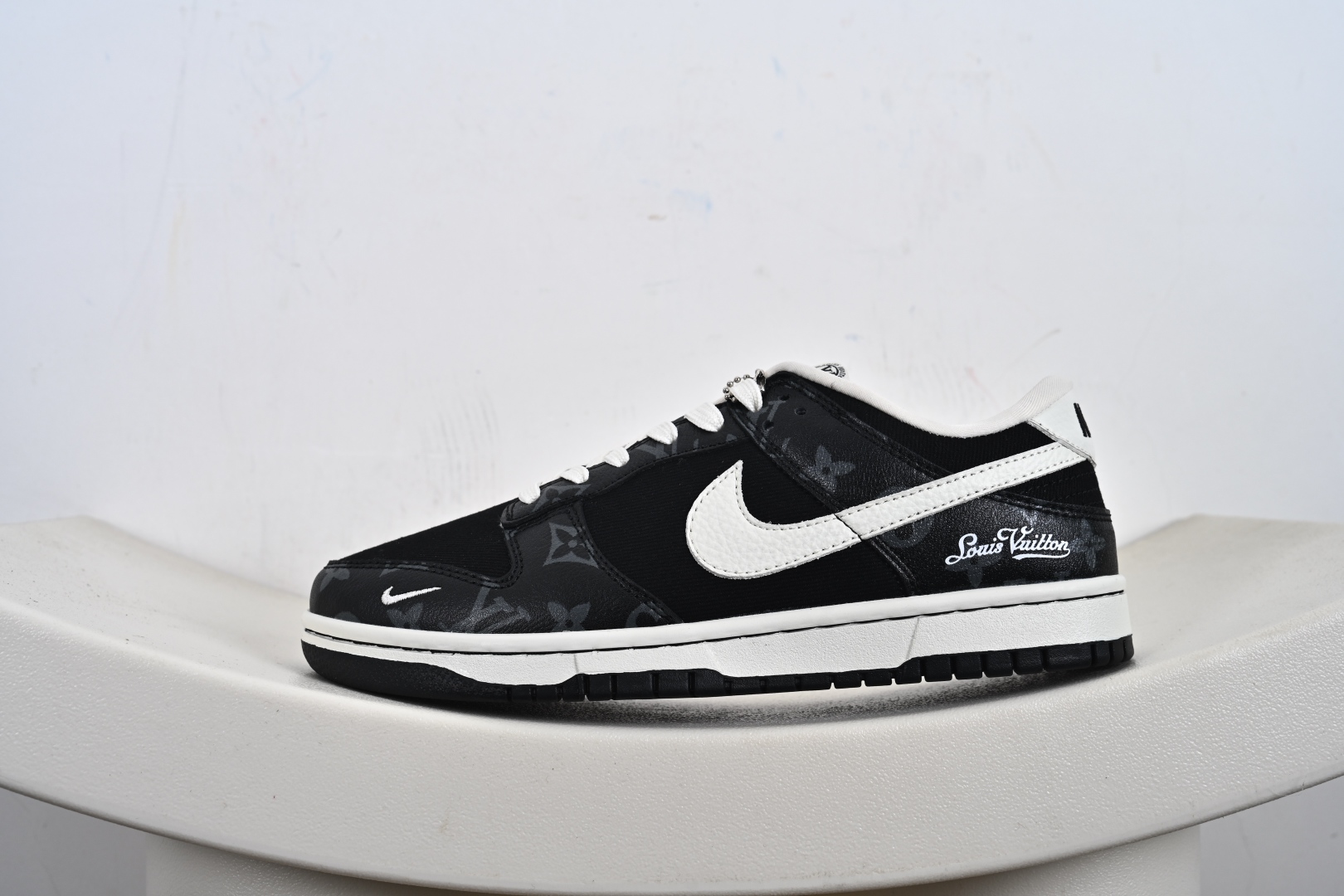 260 Nike SB Dunk Low“LV联名——暗夜幽白” 高端定制 低帮休闲板鞋 SC0601-458