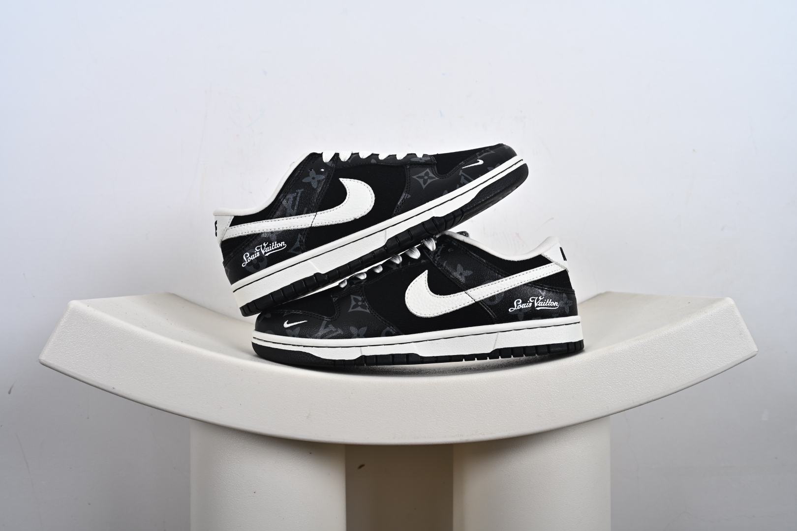 260 Nike SB Dunk Low“LV联名——暗夜幽白” 高端定制 低帮休闲板鞋 SC0601-458