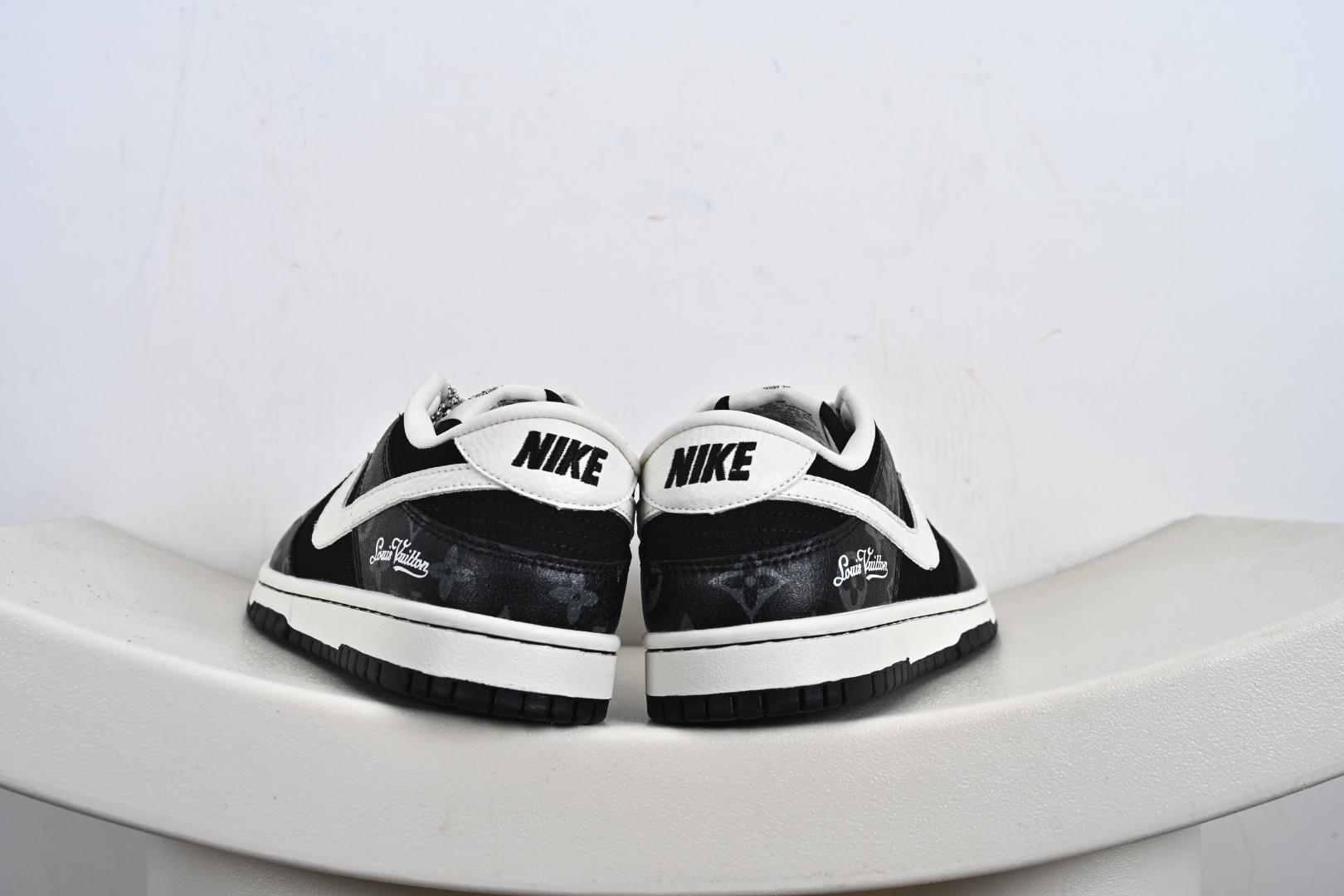 260 Nike SB Dunk Low“LV联名——暗夜幽白” 高端定制 低帮休闲板鞋 SC0601-458