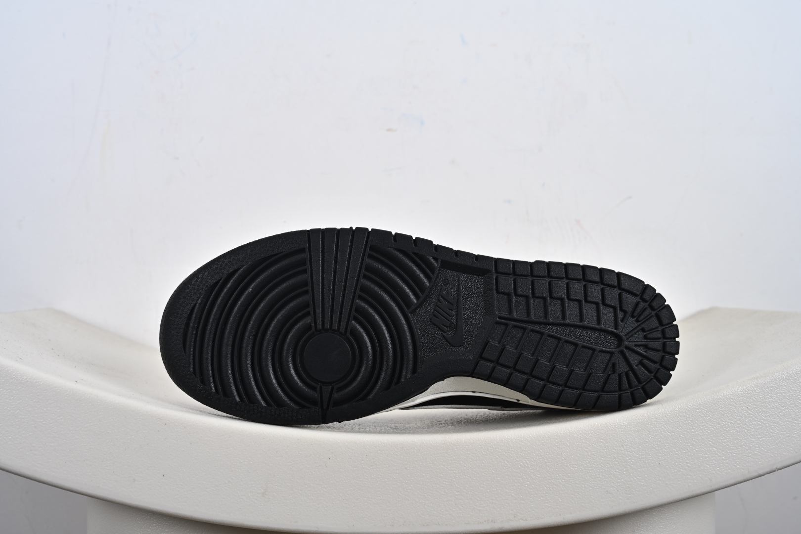260 Nike SB Dunk Low“LV联名——暗夜幽白” 高端定制 低帮休闲板鞋 SC0601-458