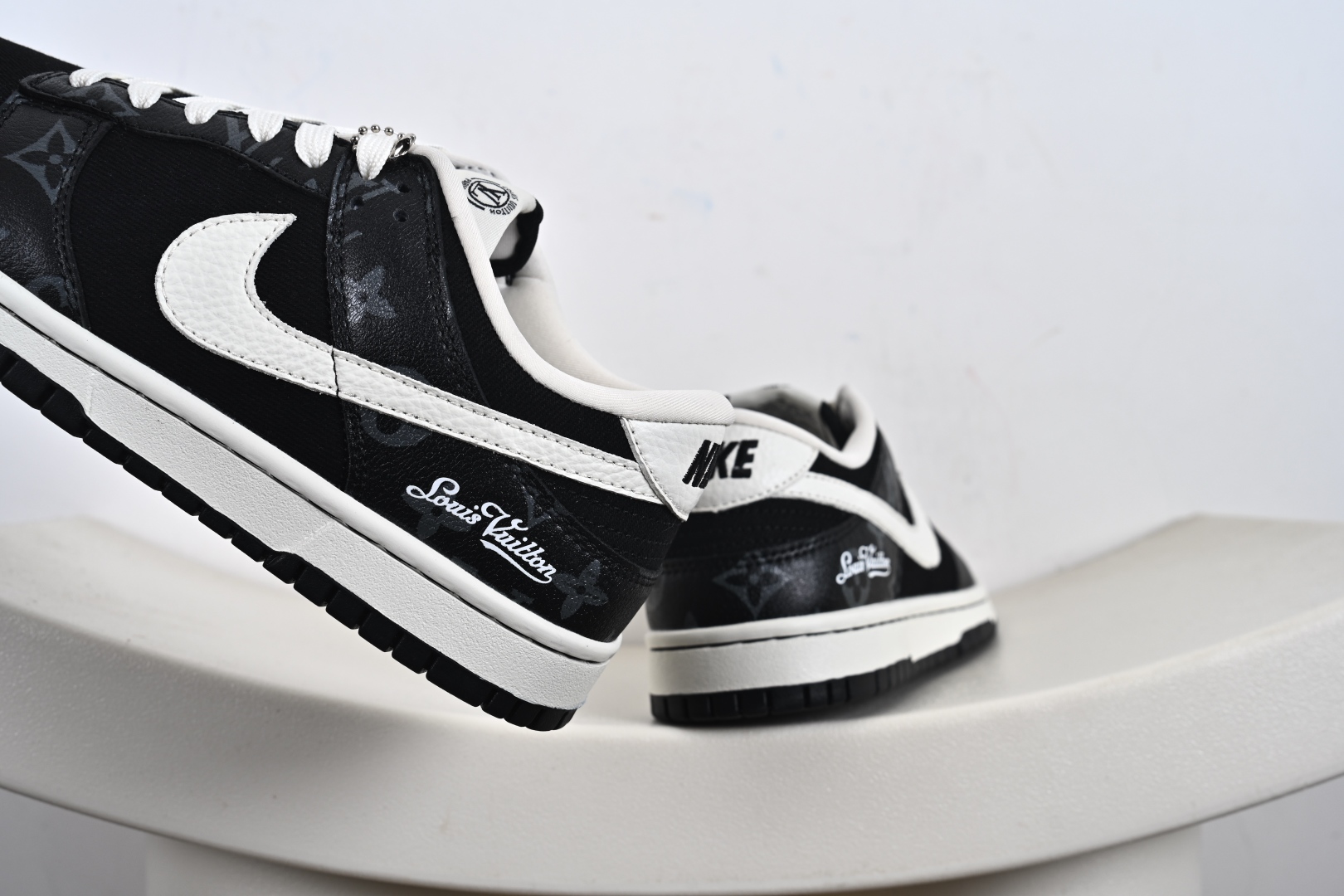 260 Nike SB Dunk Low“LV联名——暗夜幽白” 高端定制 低帮休闲板鞋 SC0601-458
