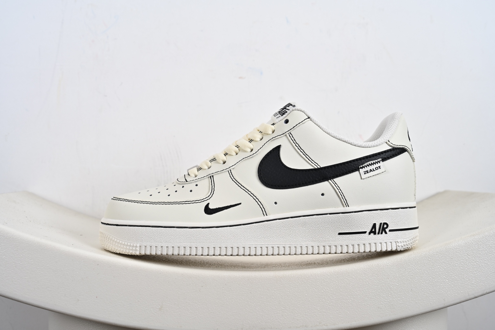 240 官方爆款定制 二次元主题 Nike Air Force 1 Low’07 做旧黑勾 空军一号低帮休闲板鞋 ZH0316-093