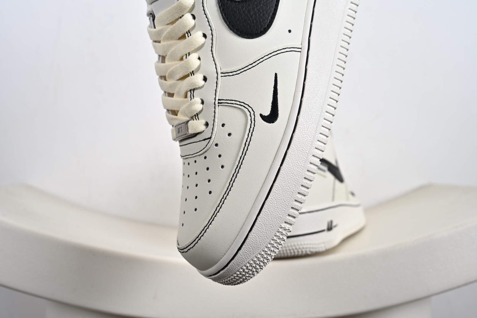 240 官方爆款定制 二次元主题 Nike Air Force 1 Low’07 做旧黑勾 空军一号低帮休闲板鞋 ZH0316-093