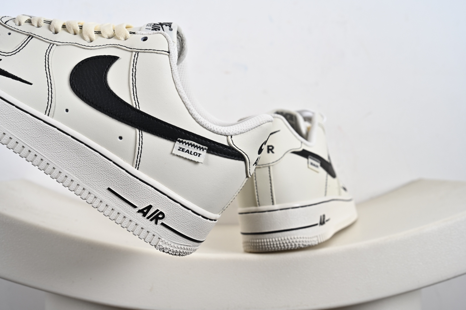 240 官方爆款定制 二次元主题 Nike Air Force 1 Low’07 做旧黑勾 空军一号低帮休闲板鞋 ZH0316-093