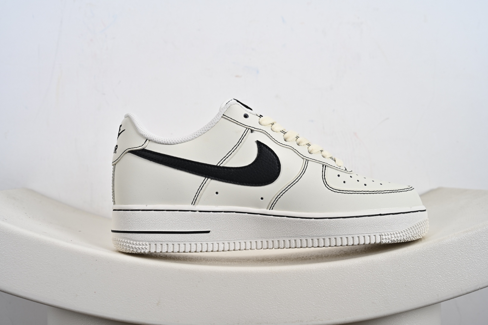 240 官方爆款定制 二次元主题 Nike Air Force 1 Low’07 做旧黑勾 空军一号低帮休闲板鞋 ZH0316-093