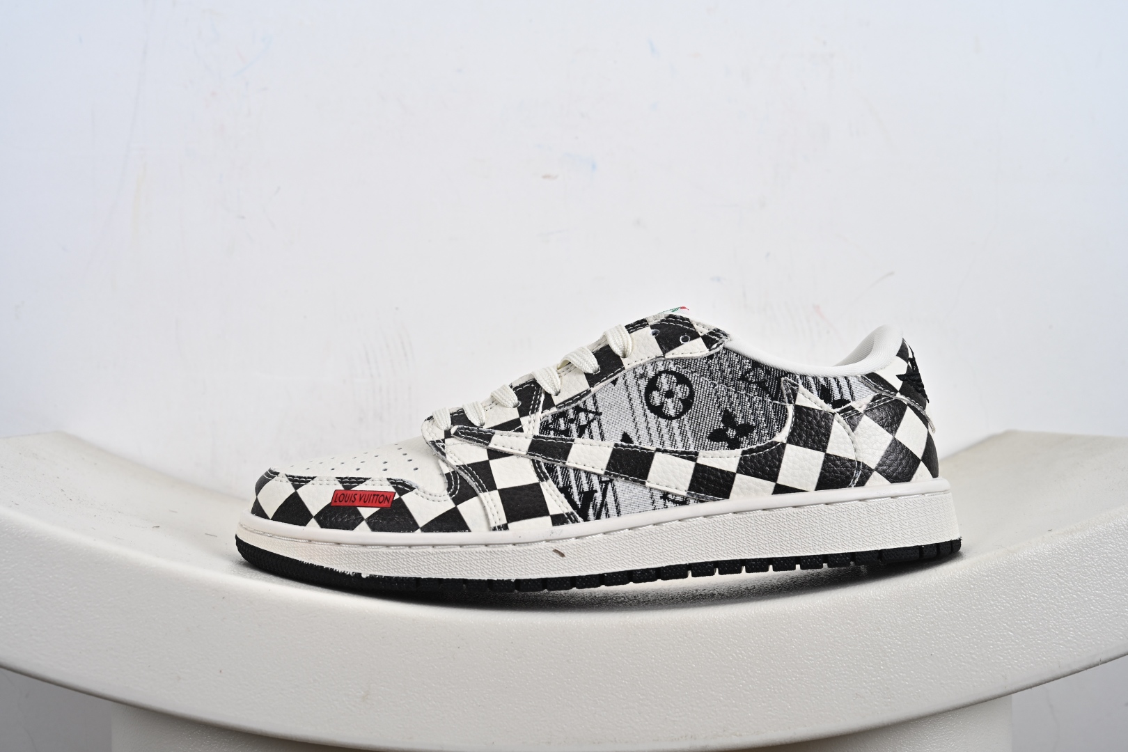 260  定制版 Travis Scott x Fragment Design x Air Jordan 1 Low SP AJ1 乔1 LV联名 黑白格牛仔 低帮文化休闲板鞋 LD2028-043