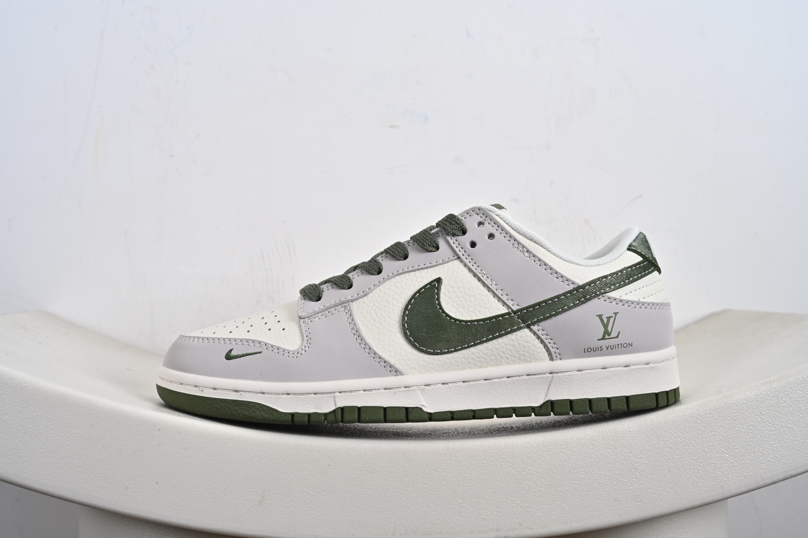 260  定制版 Louis Vuittx Nk SB Dunk Low 定制配色 Lv联名 Dunk系列复古低帮休闲百搭板鞋 JP1628-031