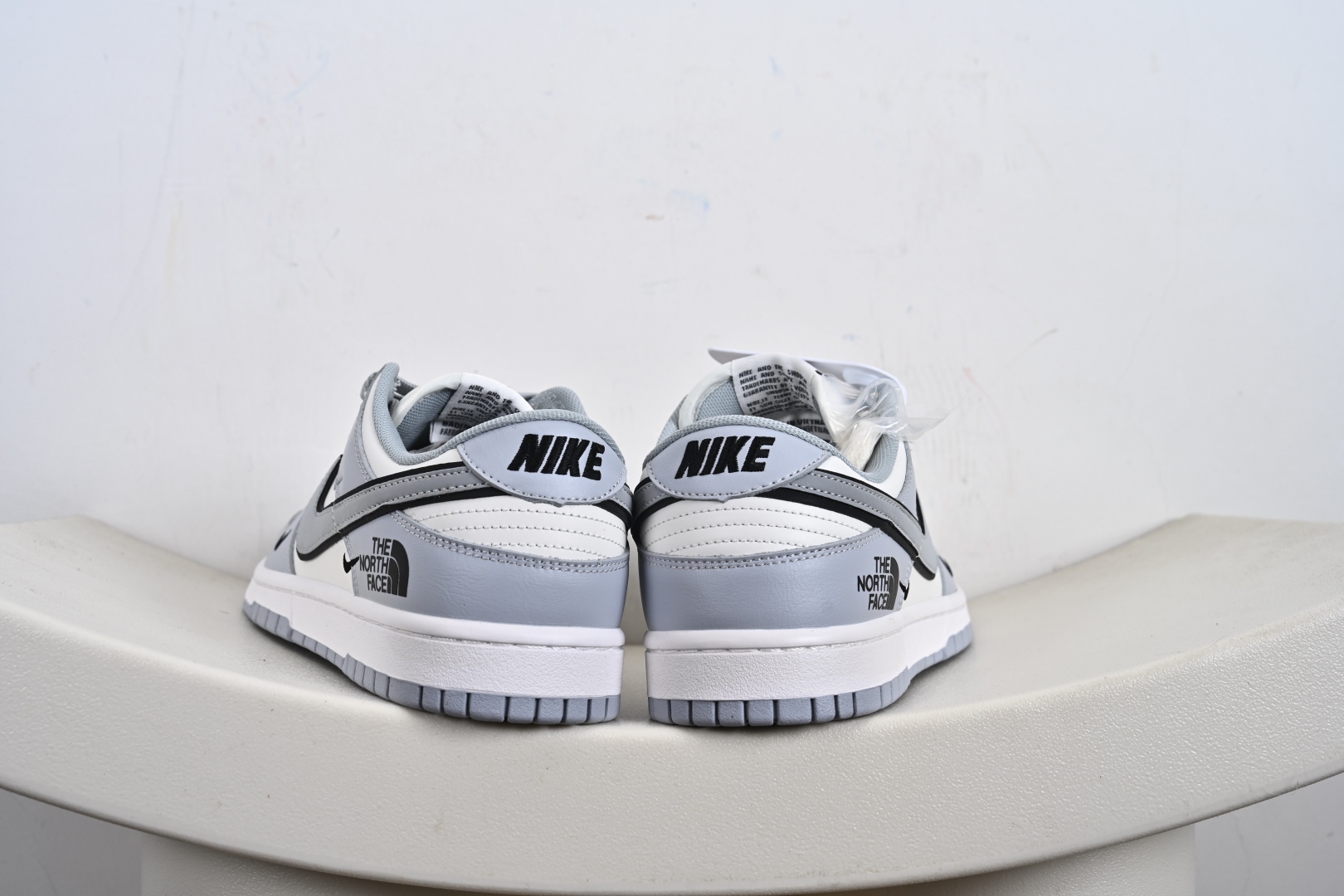 260  定制版 Nike SB Dunk Low 北面联名 三勾浅灰  低帮休闲板鞋  CS1688-123